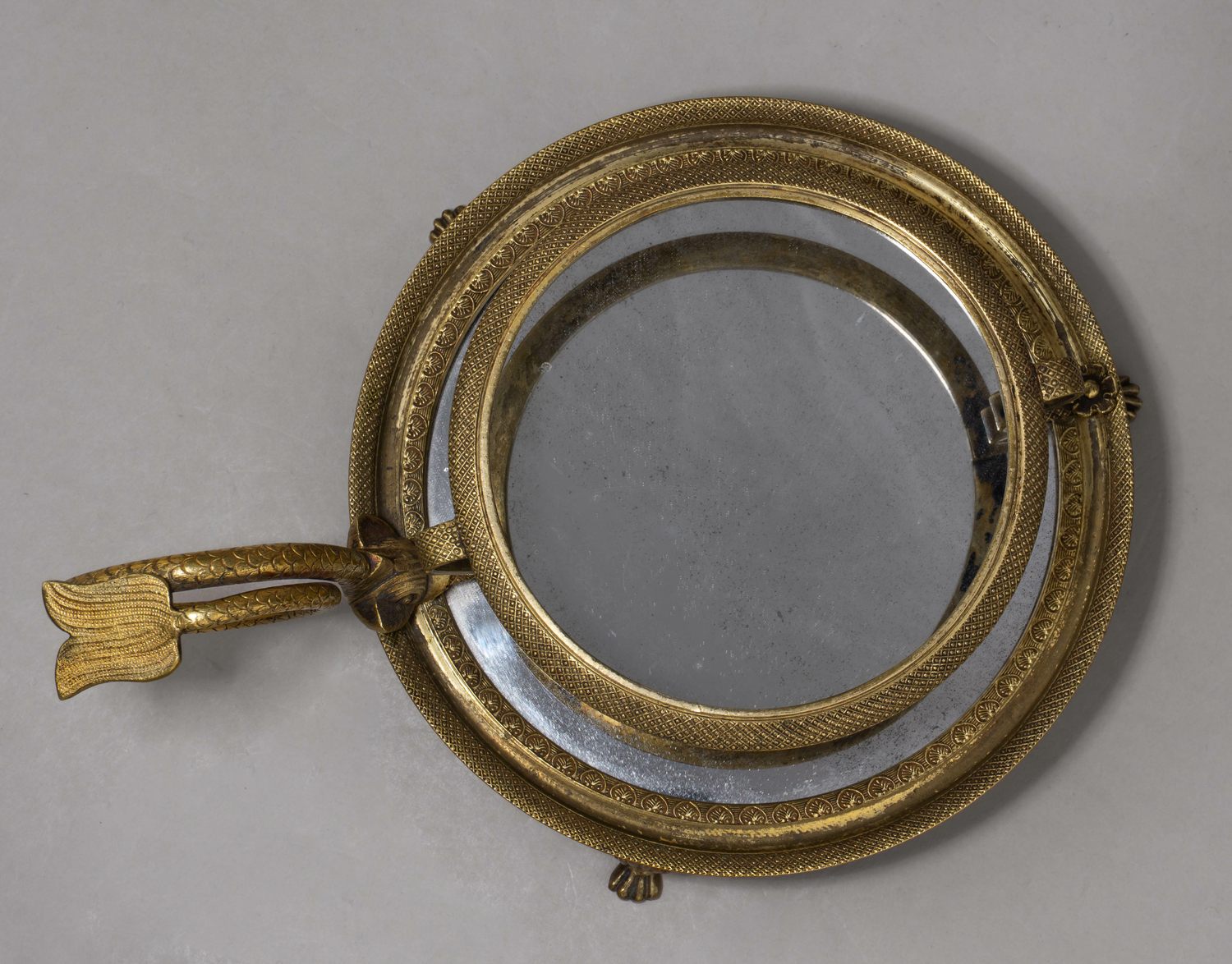 (Ампир) Подстаканник с ручкой «дельфином». 
Россия, 1820-30-е годы.