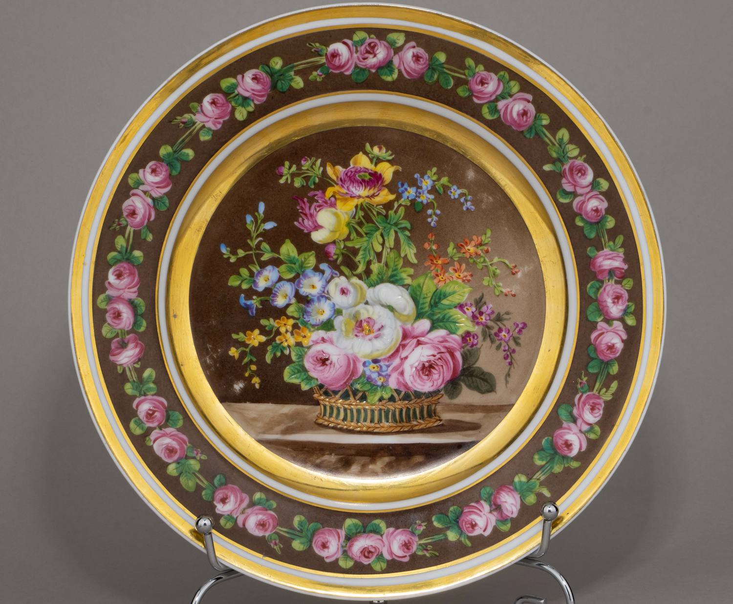 (ИФЗ) Тарелка «Натюрморт с корзиной цветов». 
Россия, Императорский фарфоровый завод, 1855–1881 годы.