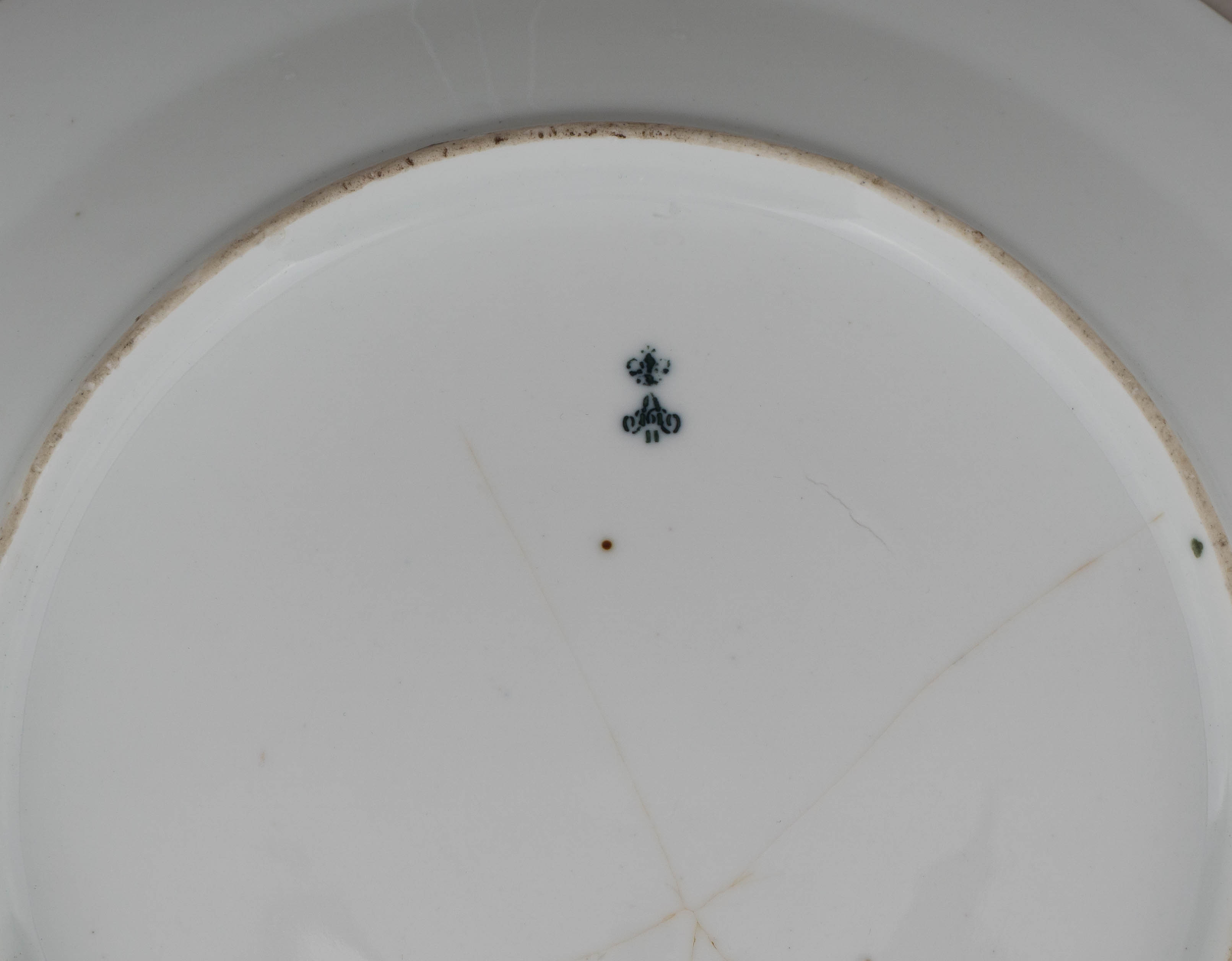 (ИФЗ) Тарелка «Натюрморт с корзиной цветов». 
Россия, Императорский фарфоровый завод, 1855–1881 годы.