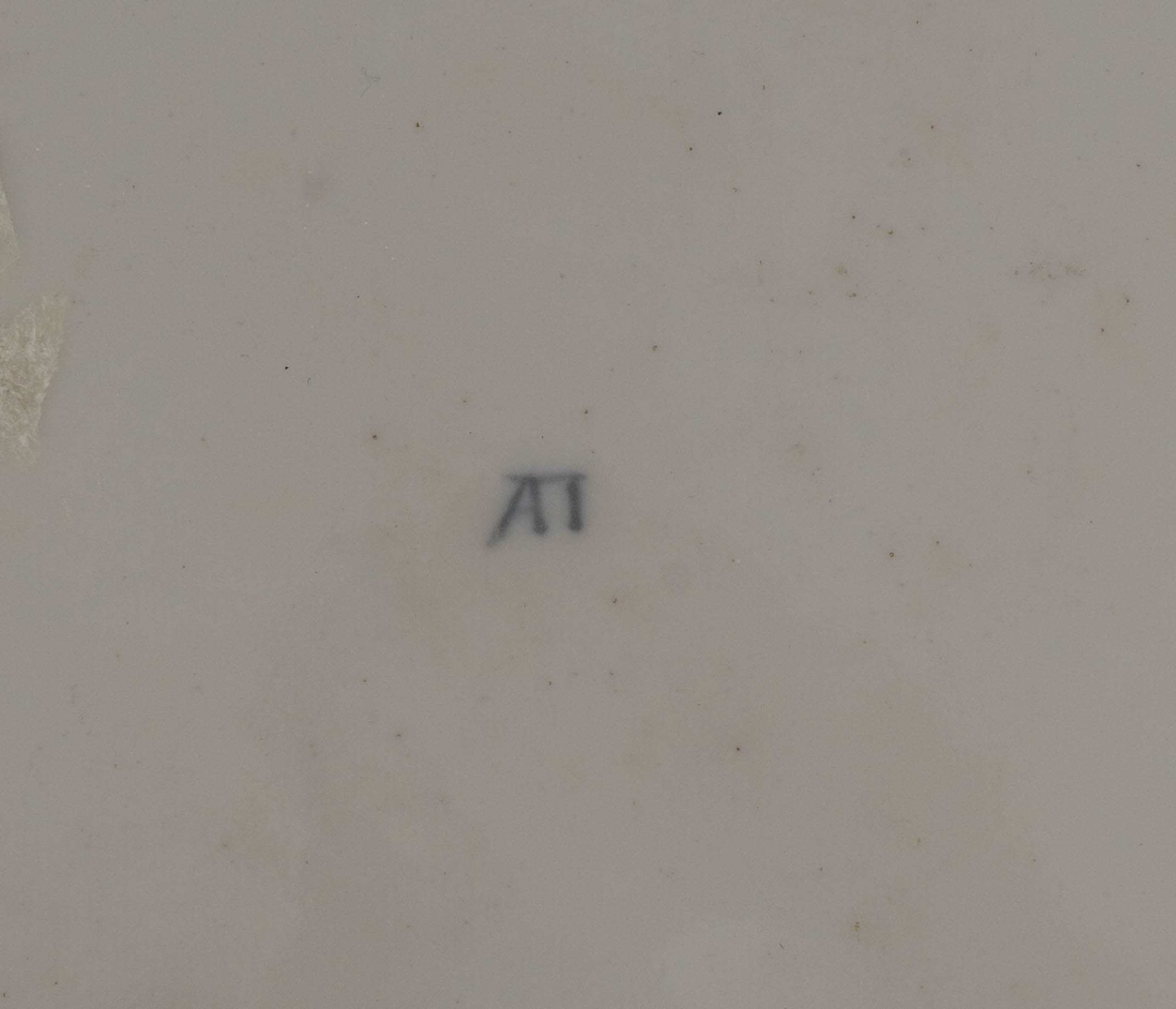 (Попов) Тарелка с изображением пейзажа и цветочного борта. 
Россия, завод А.Г. Попова, 1810–1830-е годы.