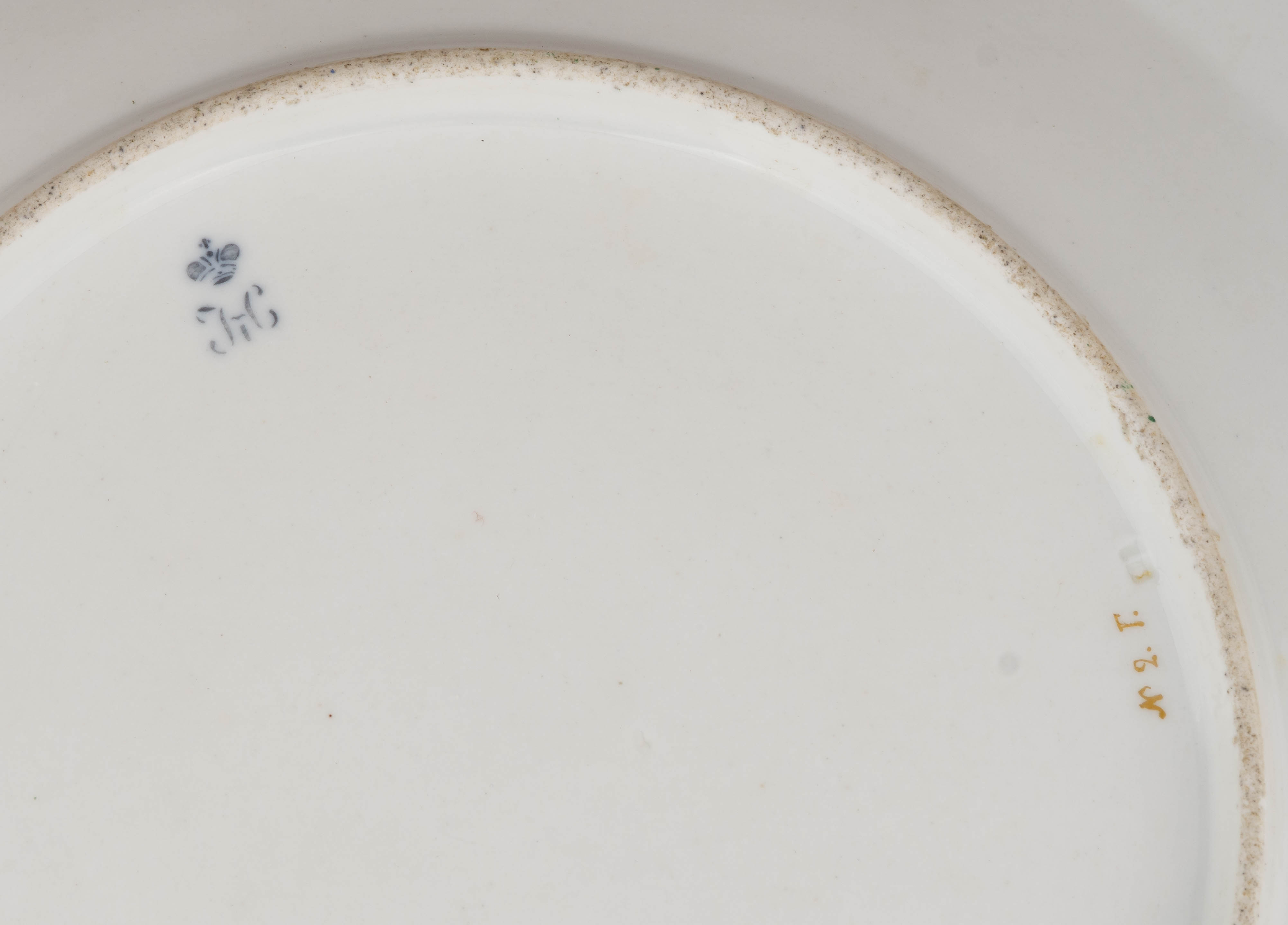 (ИФЗ) Тарелка с зеленым бортом и  изображением цветов.
Россия, Императорский фарфоровый завод, 1840-е годы.