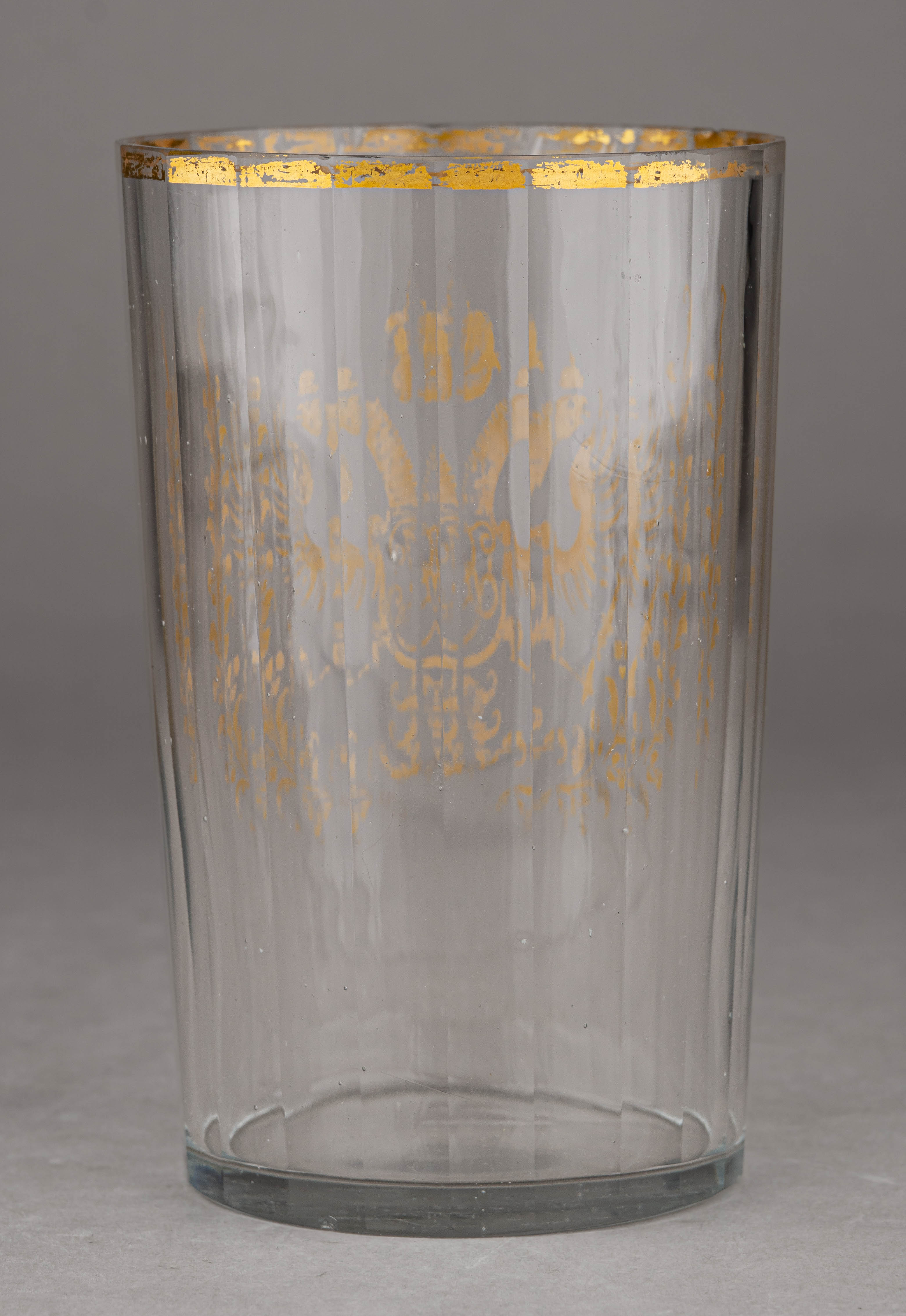 Стакан с вензелем Екатерины II с изображением двуглавого орла.
Россия, Потемкинский стеклянный завод, 1790-е годы.