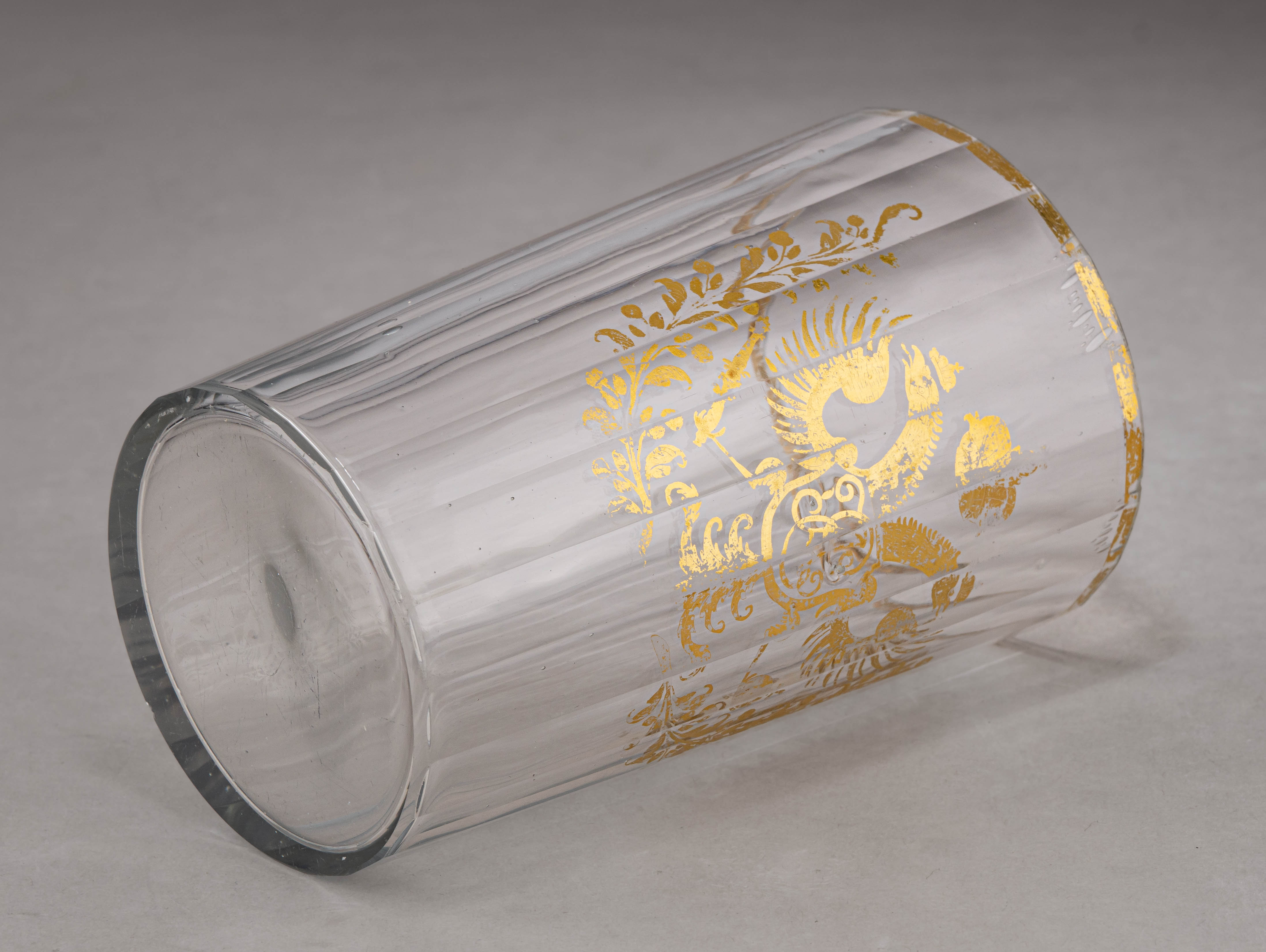 Стакан с вензелем Екатерины II с изображением двуглавого орла.
Россия, Потемкинский стеклянный завод, 1790-е годы.