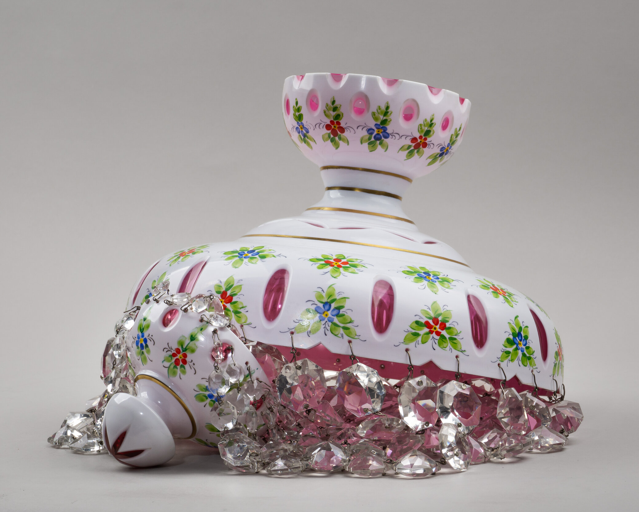 Люстра с цветочной росписью и хрустальными подвесками. Чехословакия, 1950-60-е годы.