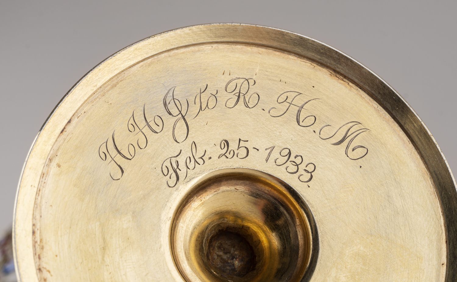 (Овчинников) Бокал витражный с перегородчатой эмалью на основании. Россия, Санкт-Петербург, Фирма поставщика Императорского двора П. Овчинникова. Конец XIX века.