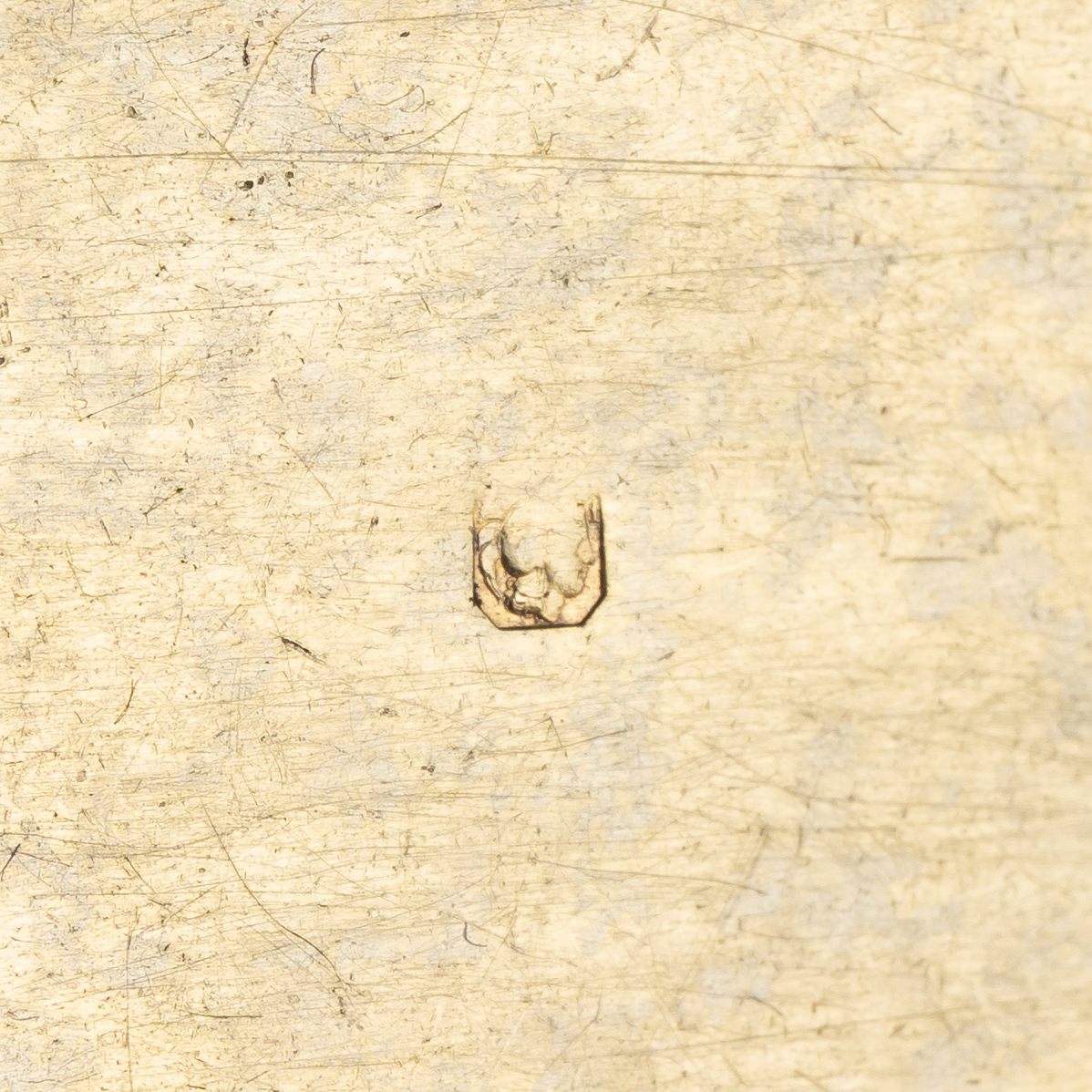 Табакерка декорированная флоральными мотивами, синей и голубой эмалями. Франция для России. Франция, XIX век.