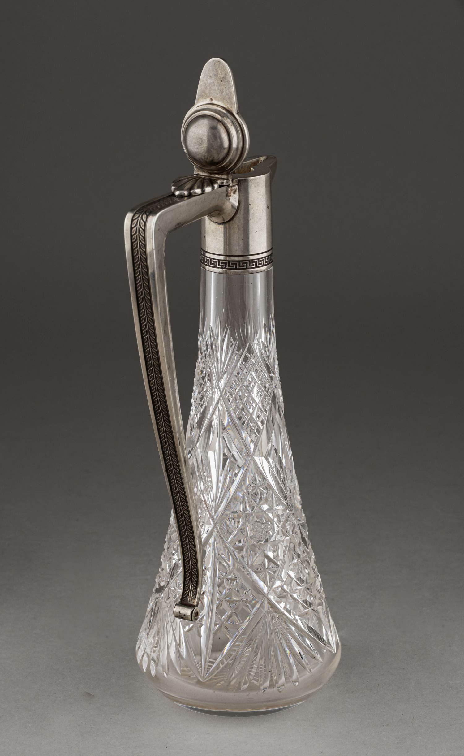 (2 Художественная артель) Графин в серебряной оправе.
Россия, Санкт-Петербург, Вторая художественная артель, 1910–1917 годы.