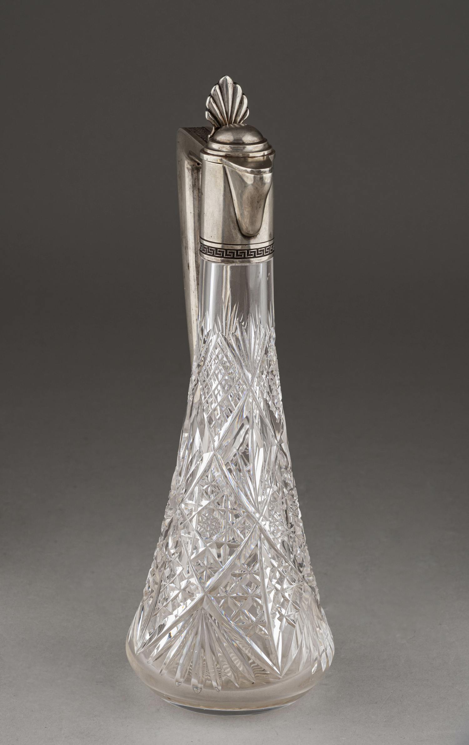 (2 Художественная артель) Графин в серебряной оправе.
Россия, Санкт-Петербург, Вторая художественная артель, 1910–1917 годы.