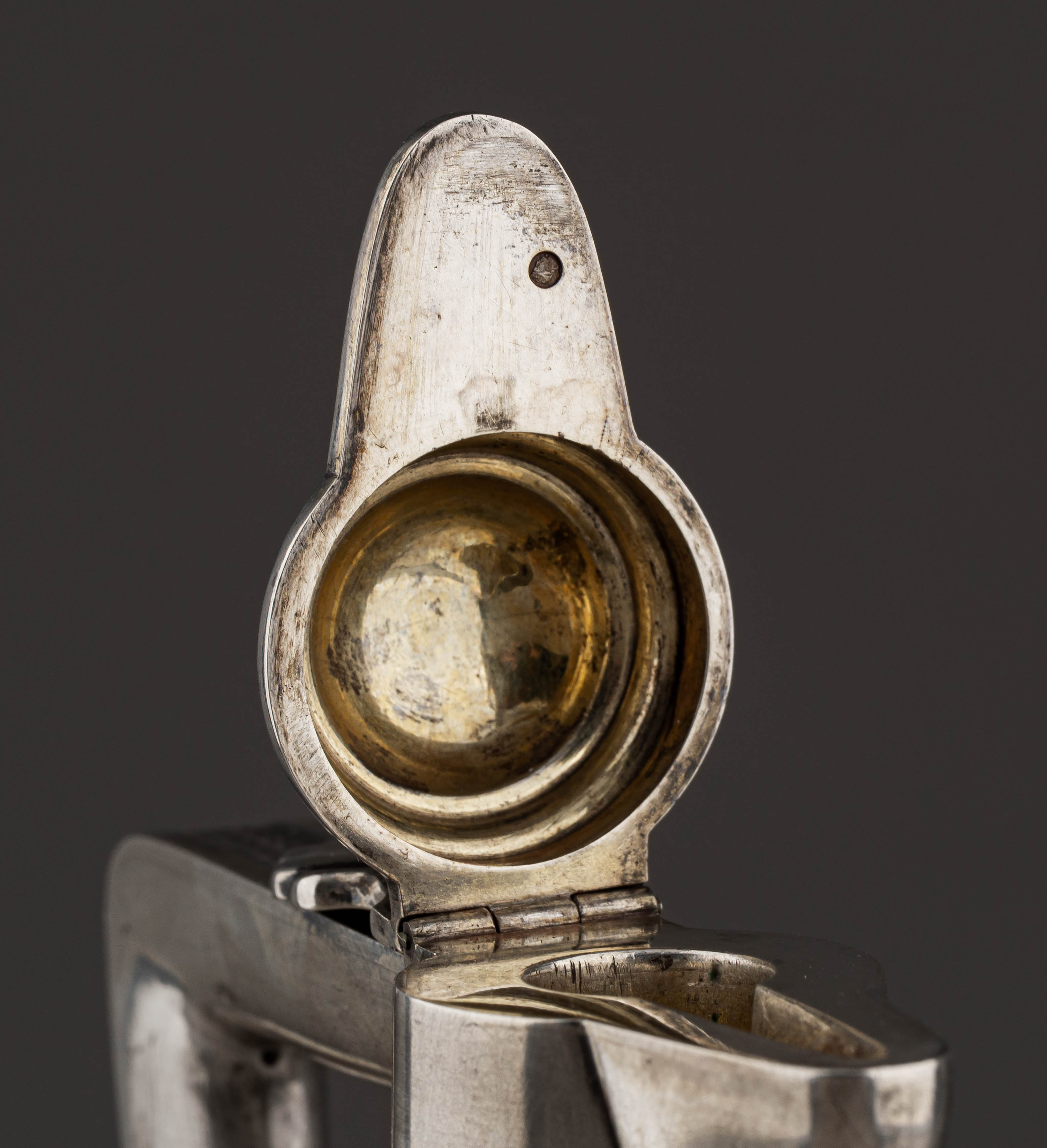 (2 Художественная артель) Графин в серебряной оправе.
Россия, Санкт-Петербург, Вторая художественная артель, 1910–1917 годы.