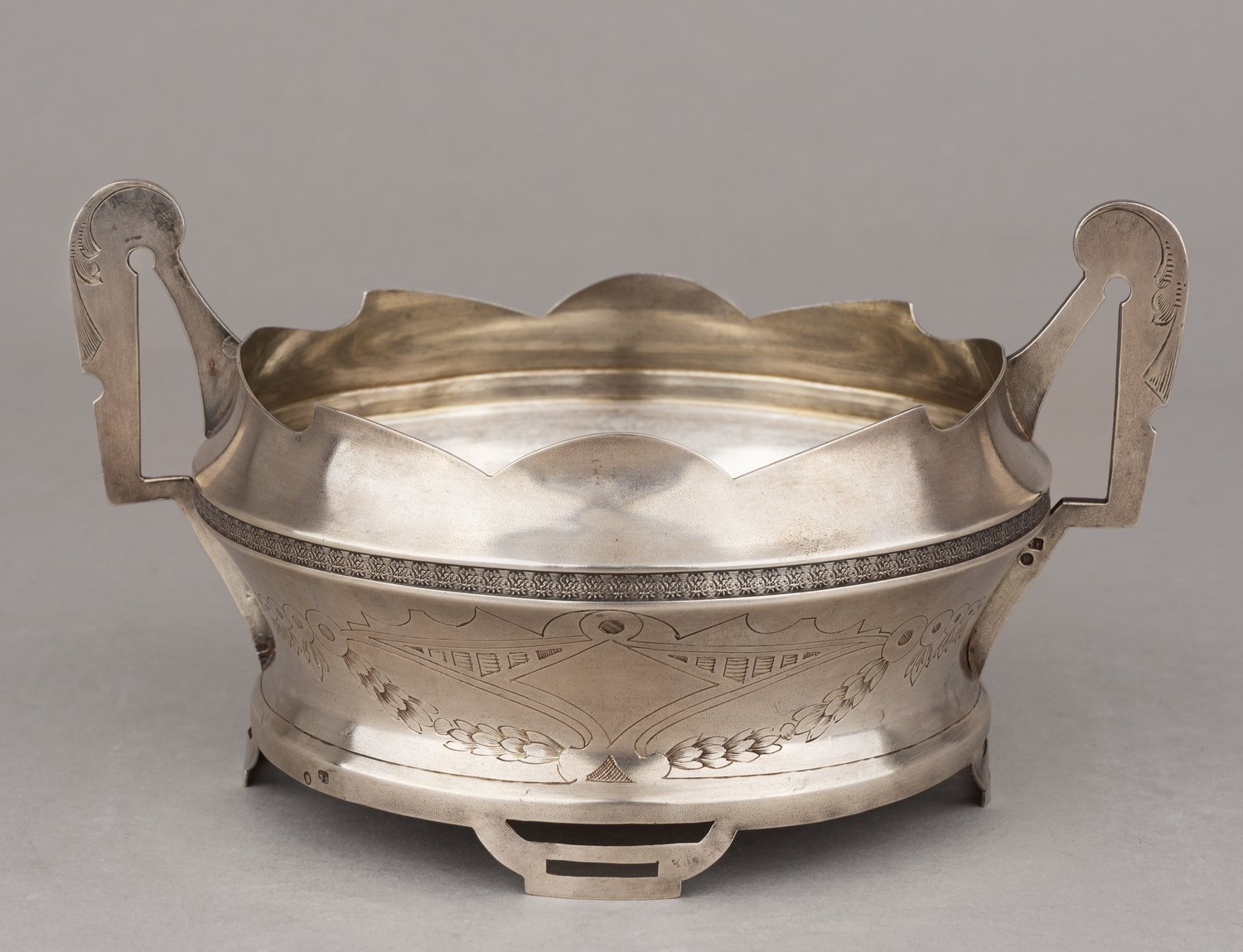 Вазочка в стиле модерн. 
Россия, Москва, мастер-монограммист «ВѲ», 1908–1917 годы.