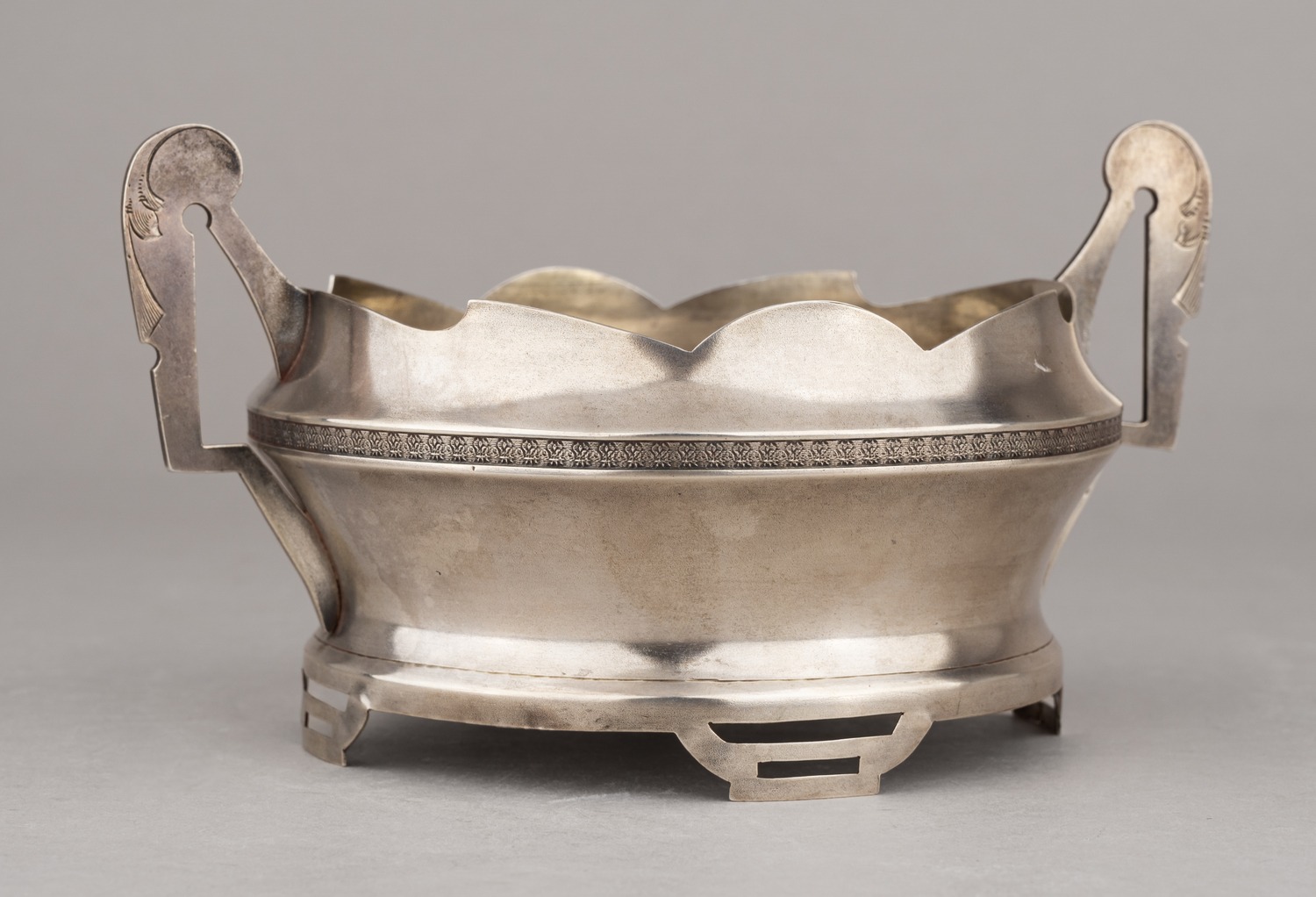 Вазочка в стиле модерн. 
Россия, Москва, мастер-монограммист «ВѲ», 1908–1917 годы.