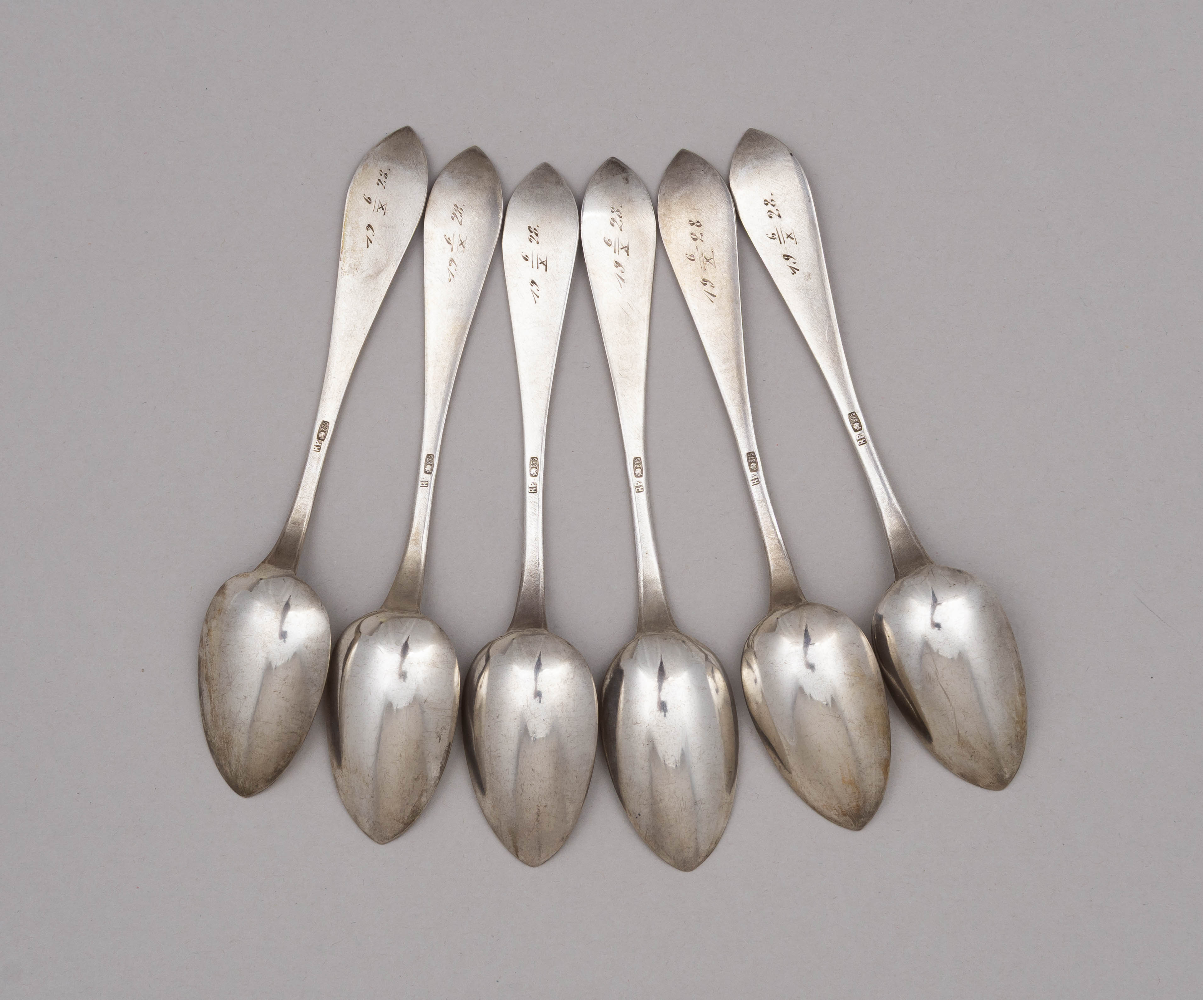 (Рига) Шесть чайных ложек. В футляре. Рига, мастер-монограммист «RP», 1928.