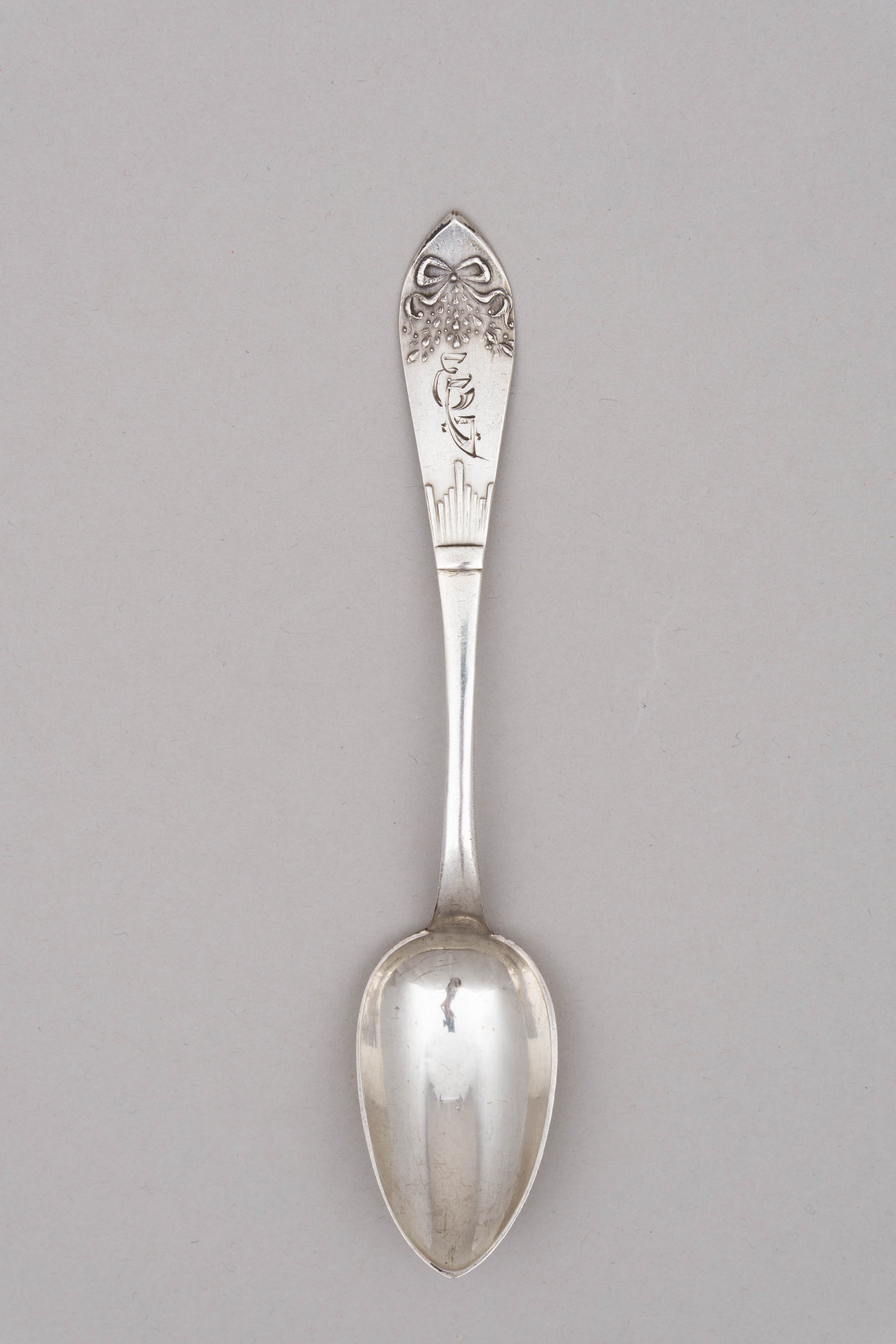 (Рига) Шесть чайных ложек. В футляре. Рига, мастер-монограммист «RP», 1928.