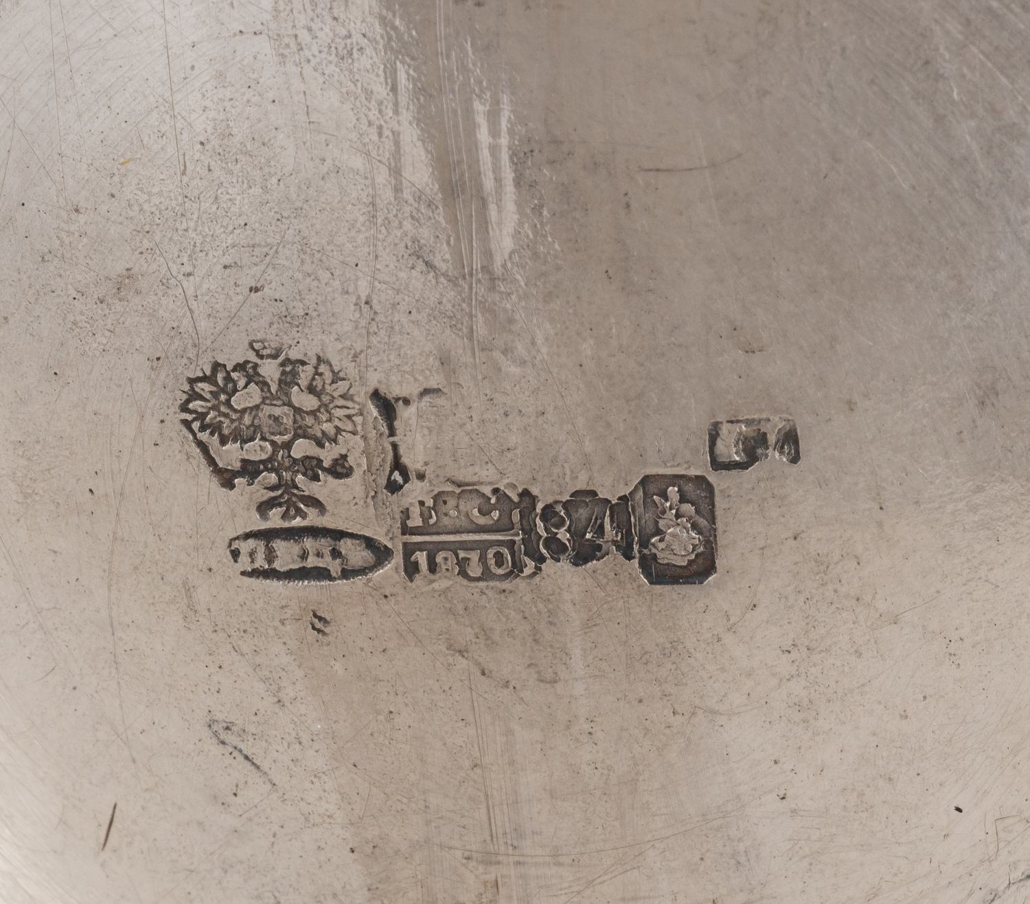 (Пецъ. Поставщик двора) Кофейник с  гравированным орнаментом и резьбой.
Россия, Москва, поставщик Двора Пец Константин Яковлевич, 1870.