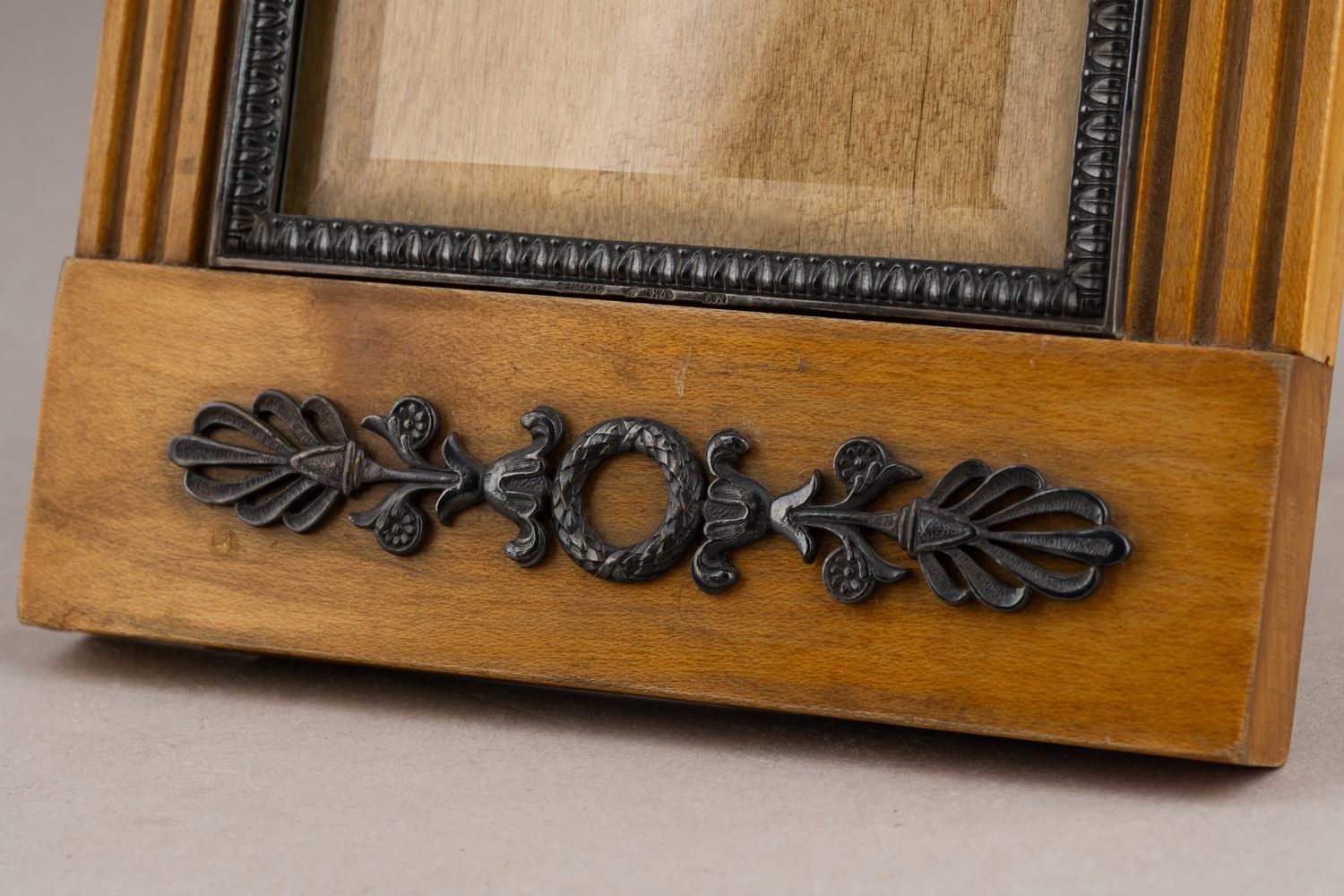 (Фаберже. С экспертизой).  Рама для фото. Дизайн с лебедями.   
Санкт-Петербург, фирма К. Фаберже, мастер Андерс Невалайнен, 1908-1917гг.