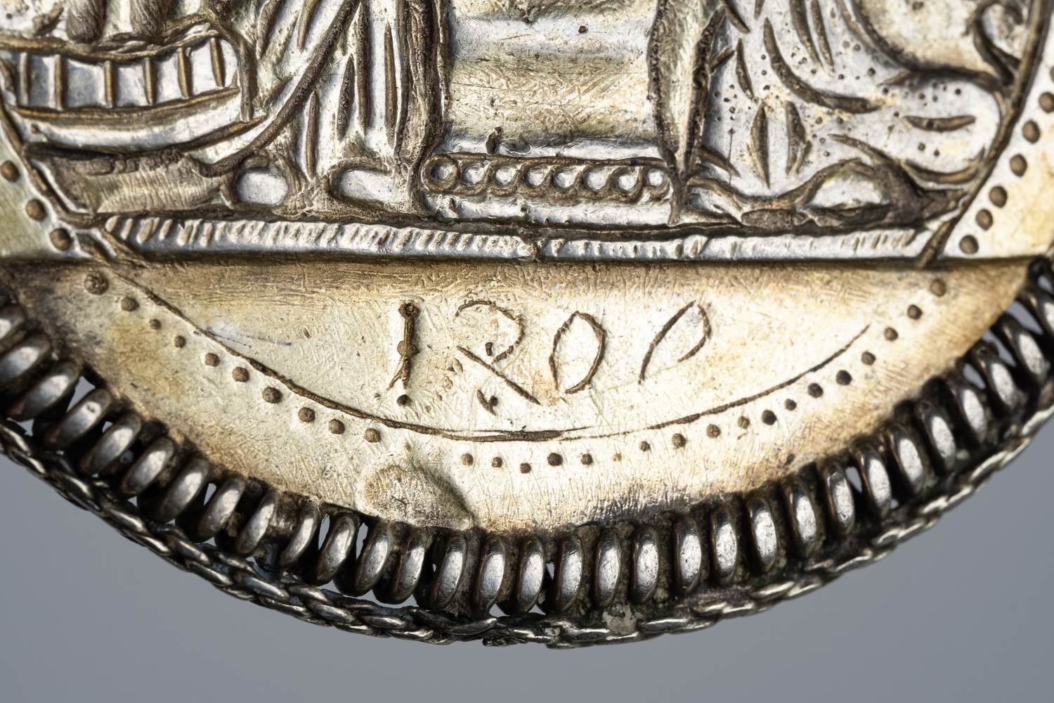 Украшение из дукача.
Российская империя, 1800 гг.