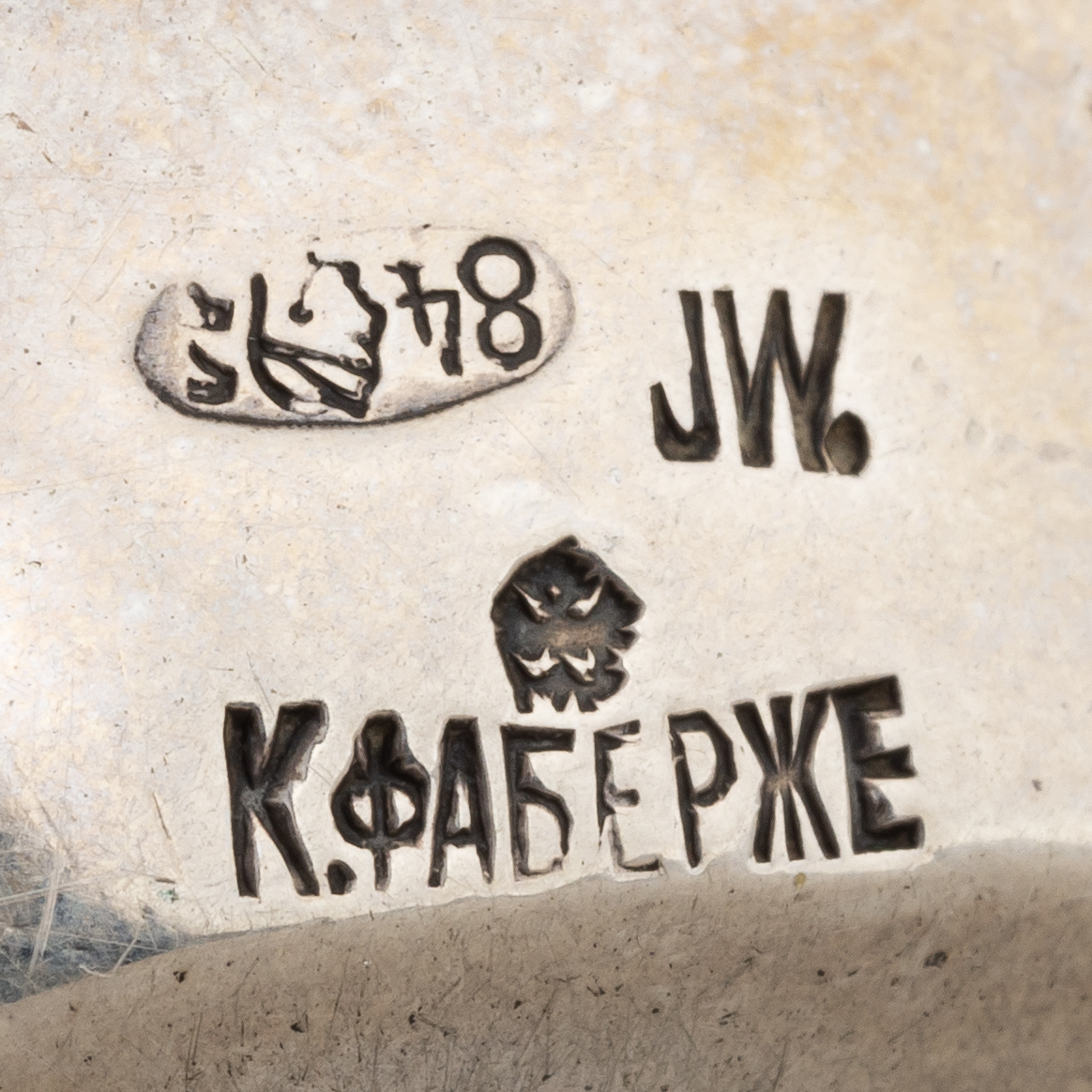 (Фаберже). Чарка с инкрустацием монетой. 
Санкт-Петербург, фирма Фаберже, мастер Дженни Вякева, 1899–1904 гг.