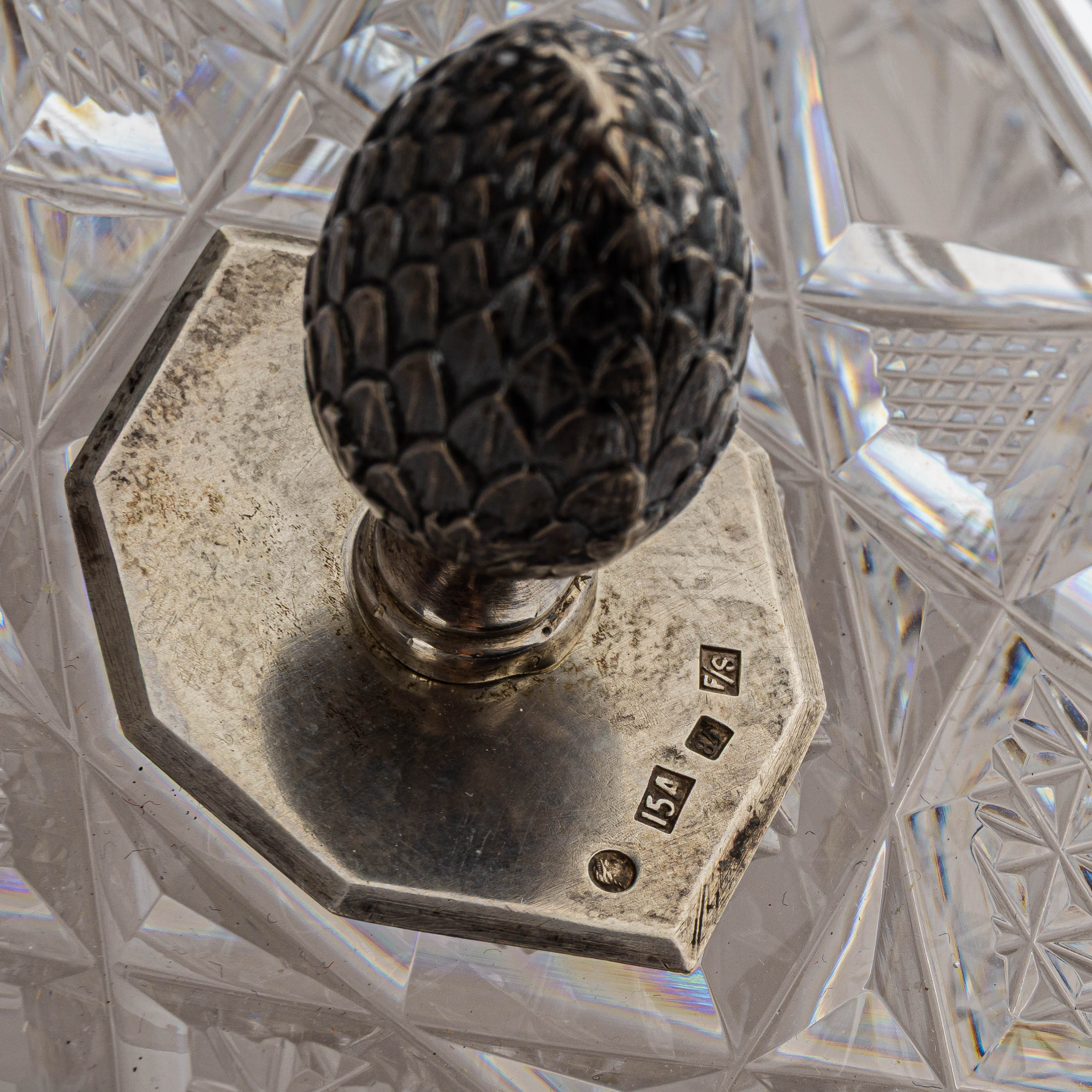 (15 Артель) Хрустальная  масленка/сырница в  серебряной оправе.
 Москва, Пятнадцатая Московская артель,  1910–1917 годы.