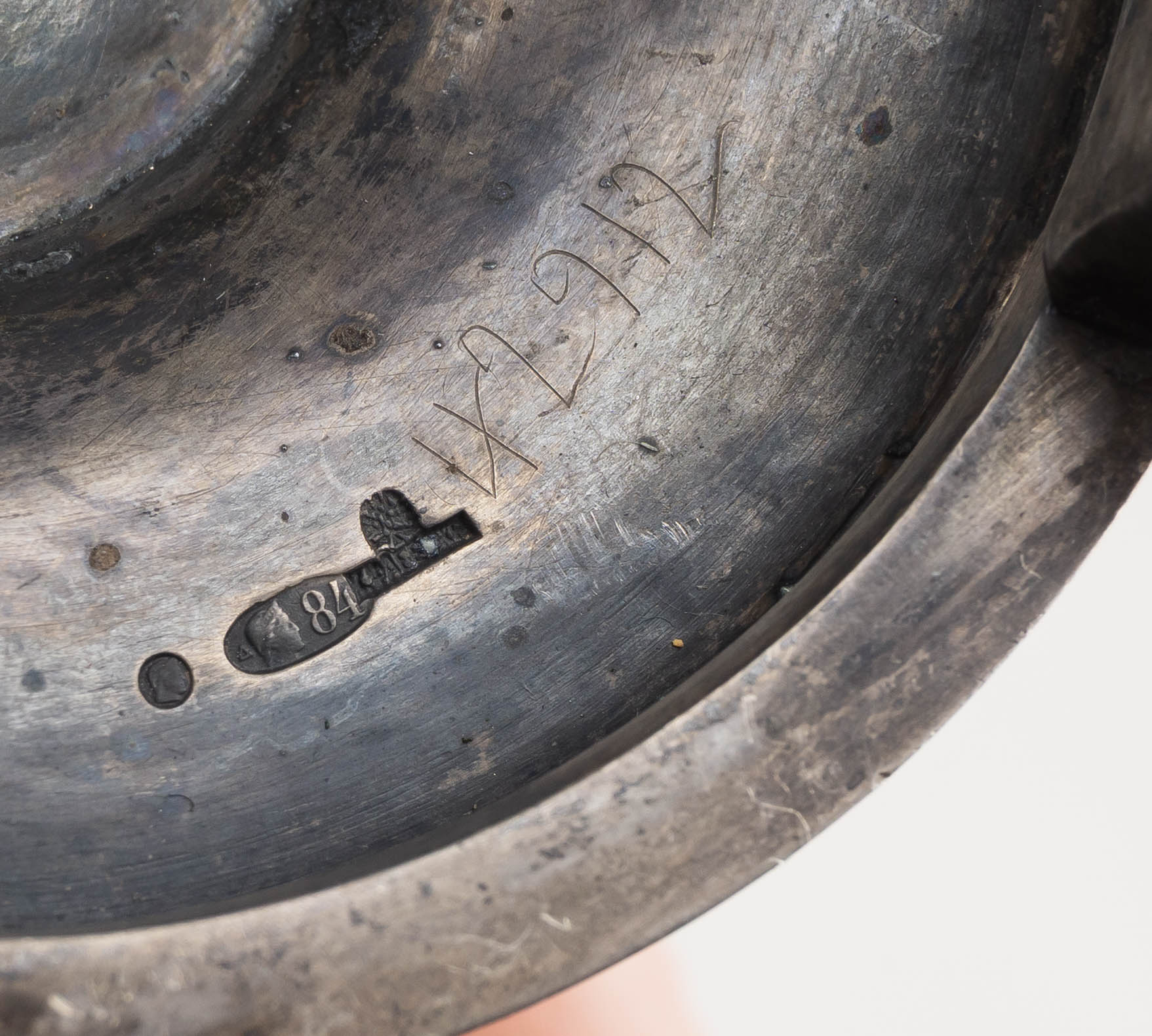 (Фаберже) Масляная лампа для розжига сигар на львиных лапах. 
Россия, Москва, Фирма Поставщика Высочайшего двора К. Фаберже. 1908–1917 годы.