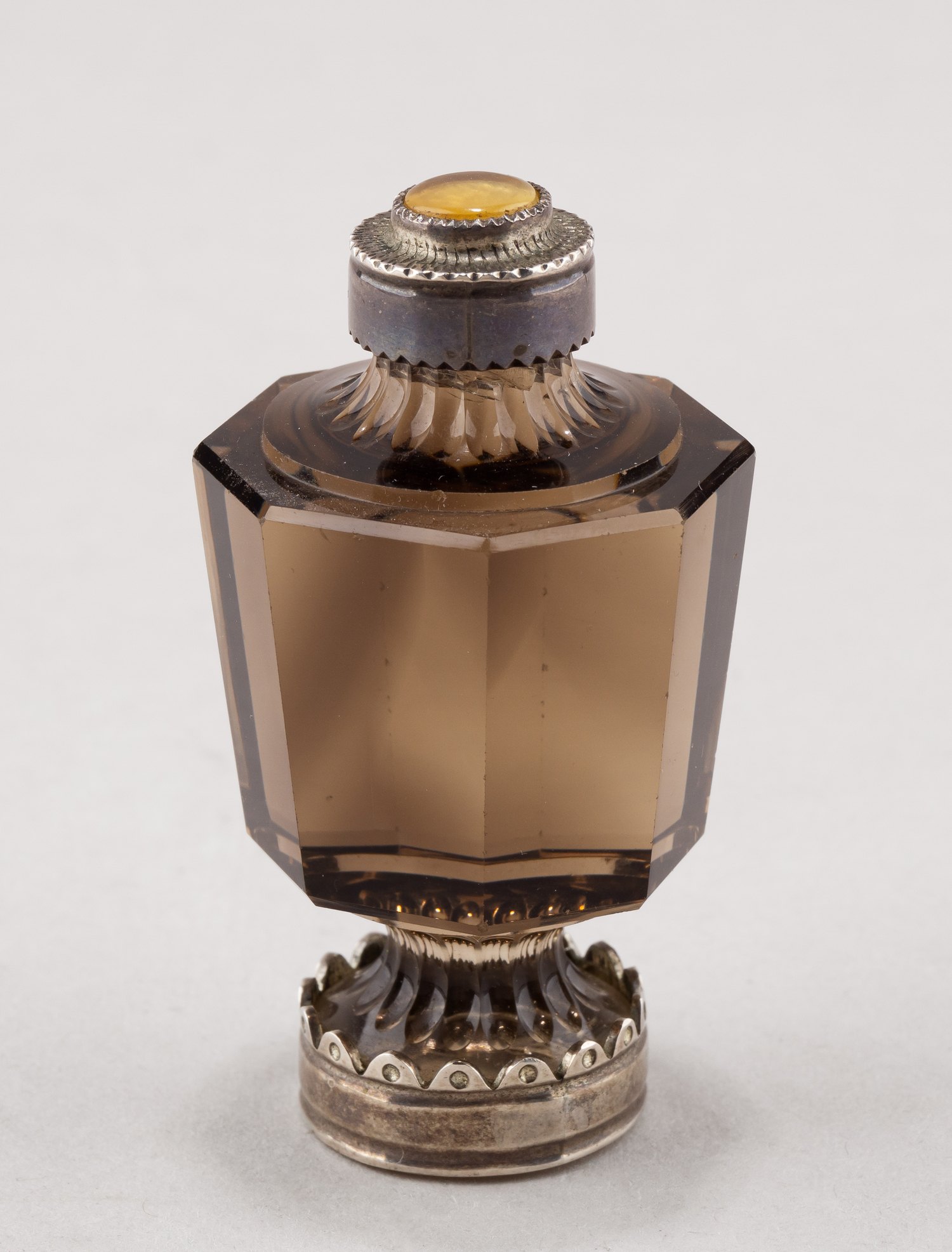 Настольная печать из дымчатого кварца с монограммой LB под дворянской короной. Россия, XIX век.