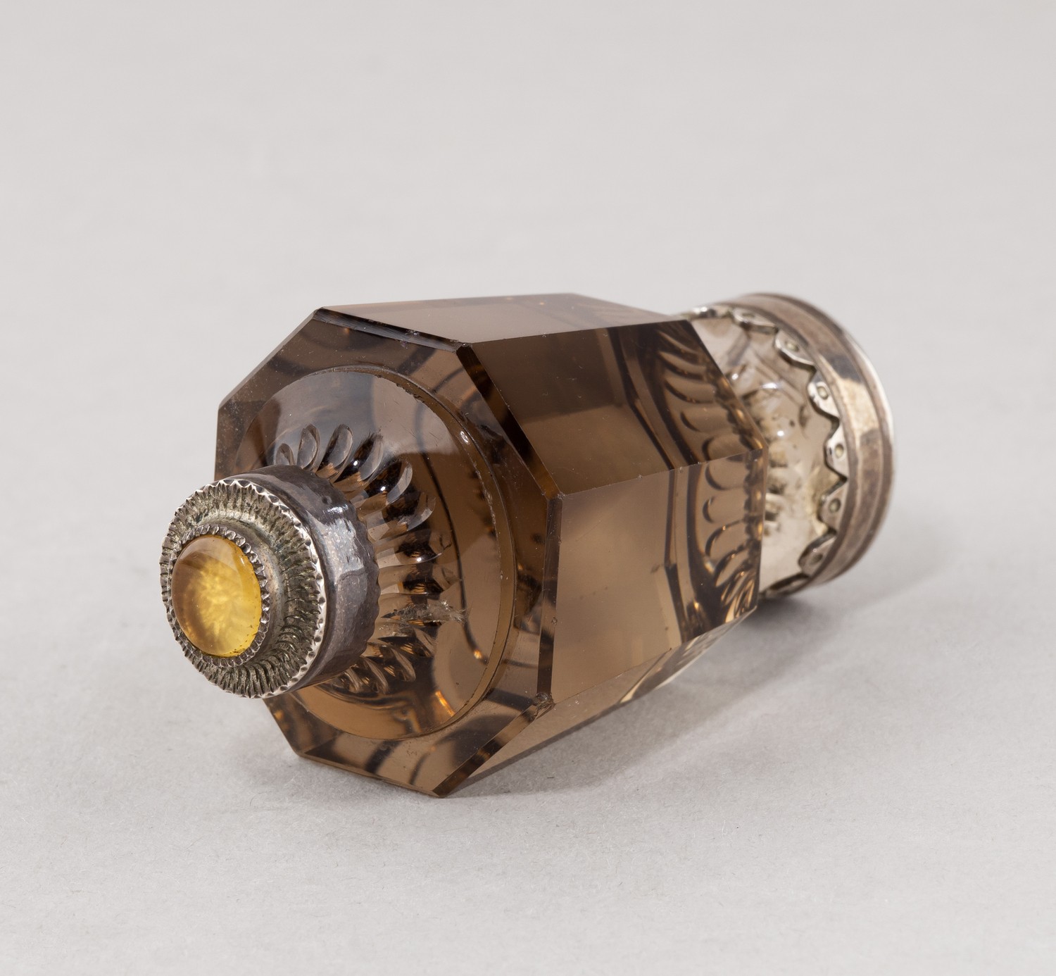 Настольная печать из дымчатого кварца с монограммой LB под дворянской короной. Россия, XIX век.