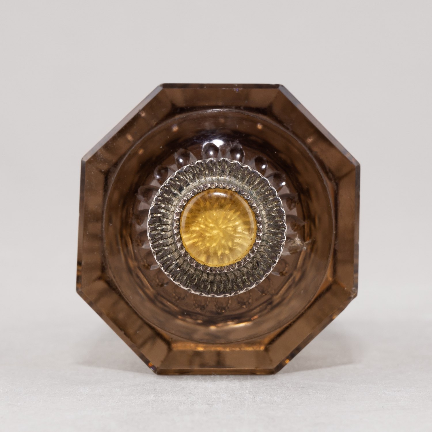 Настольная печать из дымчатого кварца с монограммой LB под дворянской короной. Россия, XIX век.