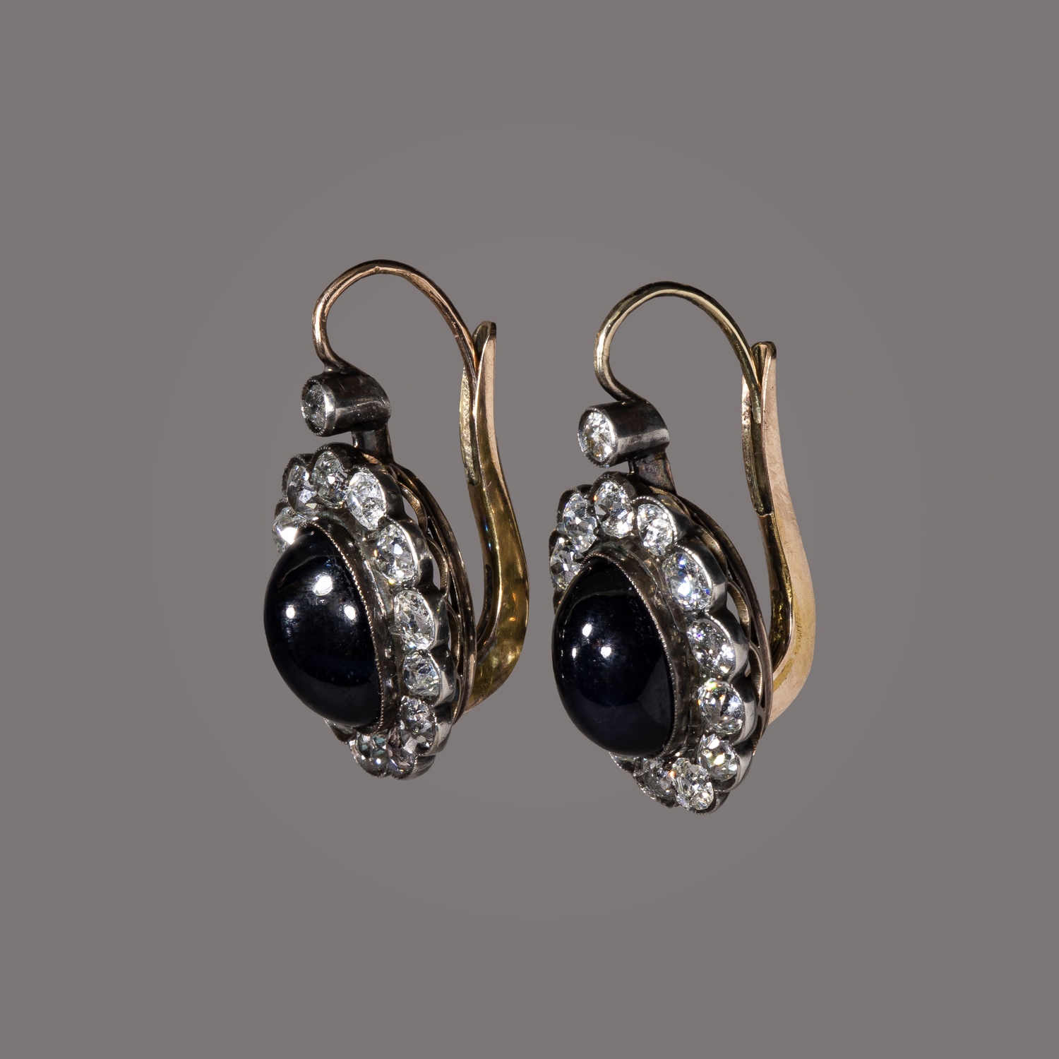 (Сапфиры 8,40 карат) Серьги «малины» с сапфирами и бриллиантами.  
Россия, конец XIX – начало XX века.