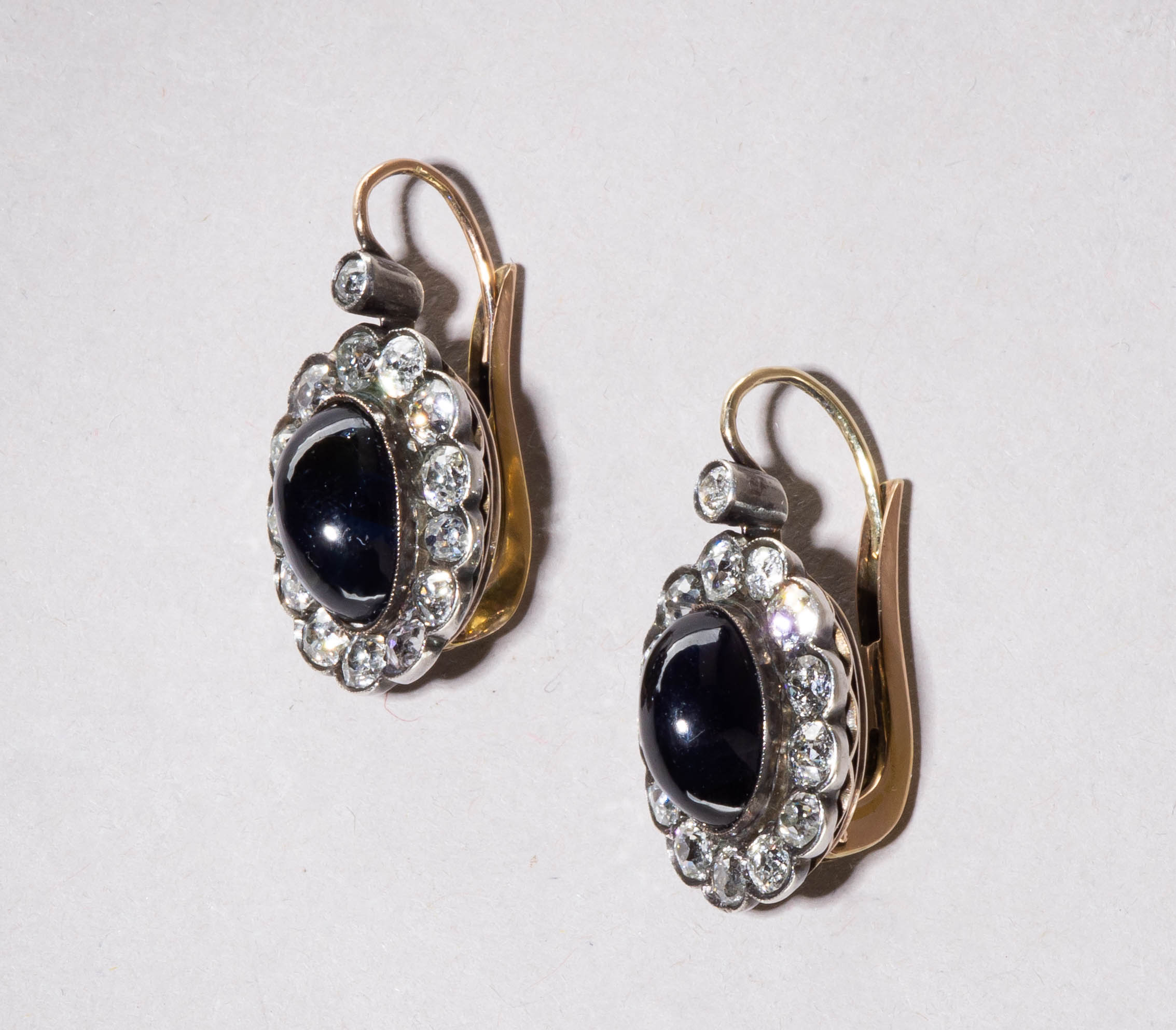 (Сапфиры 8,40 карат) Серьги «малины» с сапфирами и бриллиантами.  
Россия, конец XIX – начало XX века.