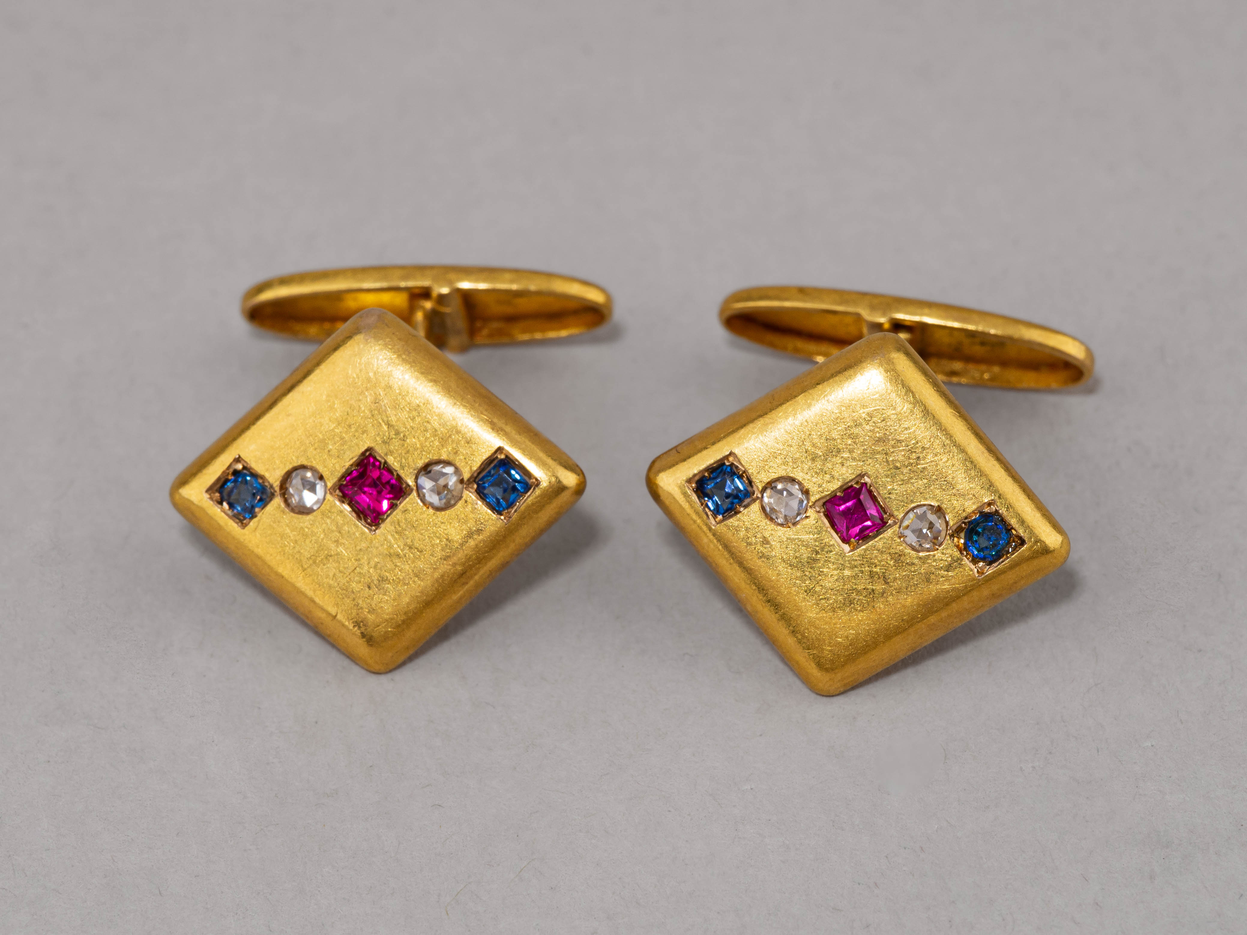 (1-я Артель ювелиров) Запонки с самоцветами «ромбы».
Россия, Москва, 1-я Московская Артель ювелиров, 1910–1917 годы.