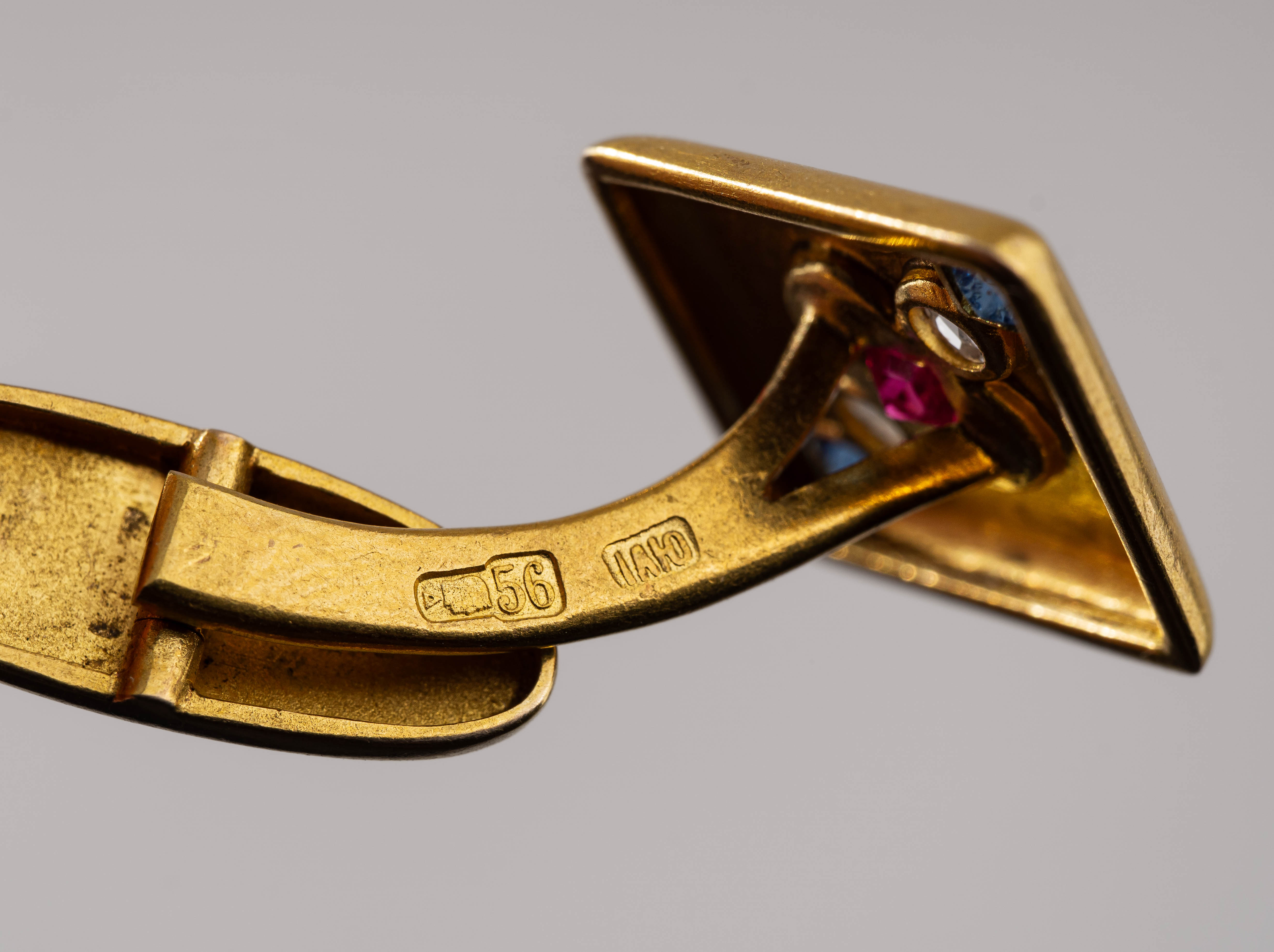 (1-я Артель ювелиров) Запонки с самоцветами «ромбы».
Россия, Москва, 1-я Московская Артель ювелиров, 1910–1917 годы.