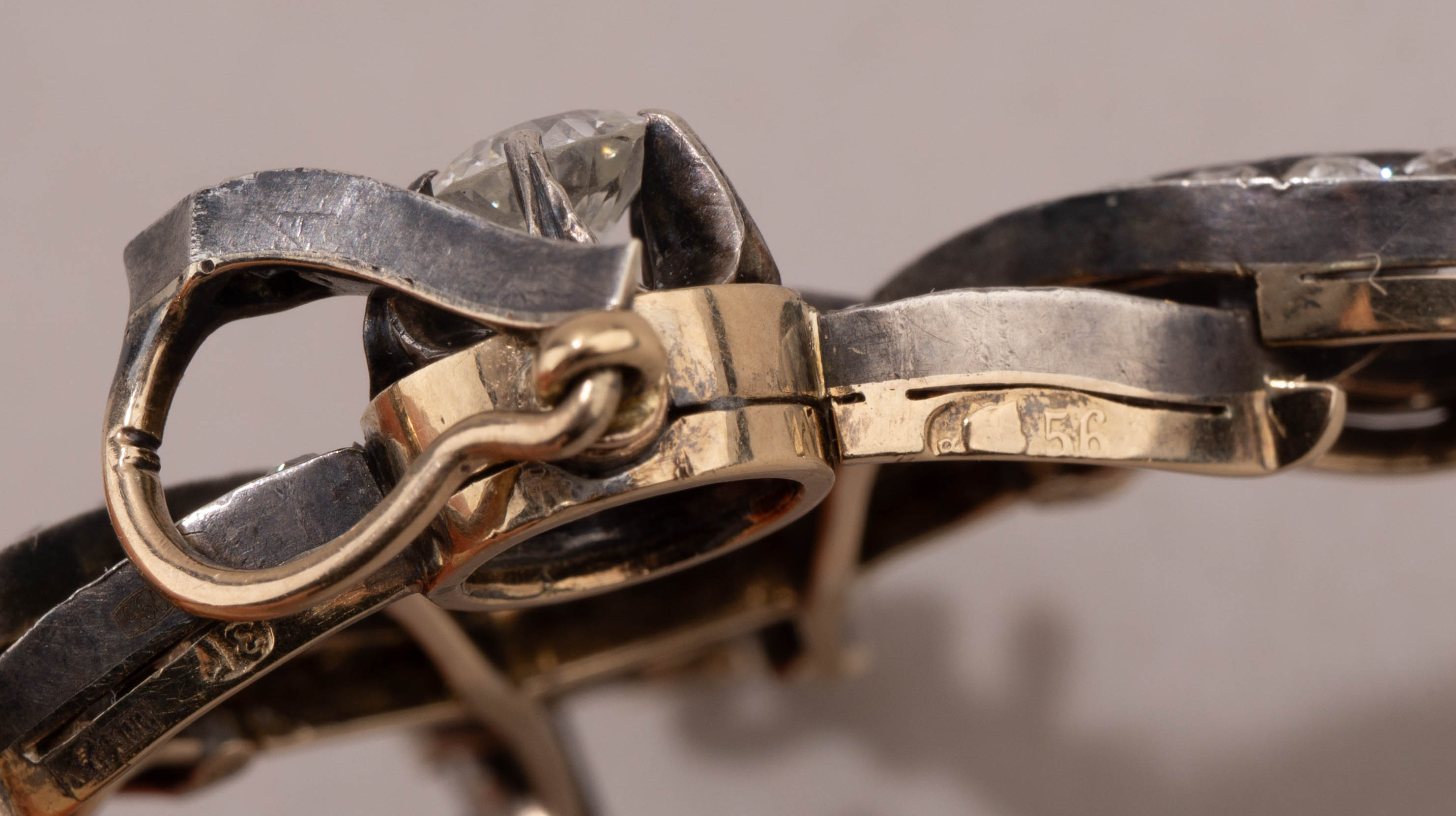 (С геммологической экспертизой) Подвеска с бриллиантами. 
Россия, Санкт-Петербург, мастер-монограммист «ЗГ», 1908–1917 годы.