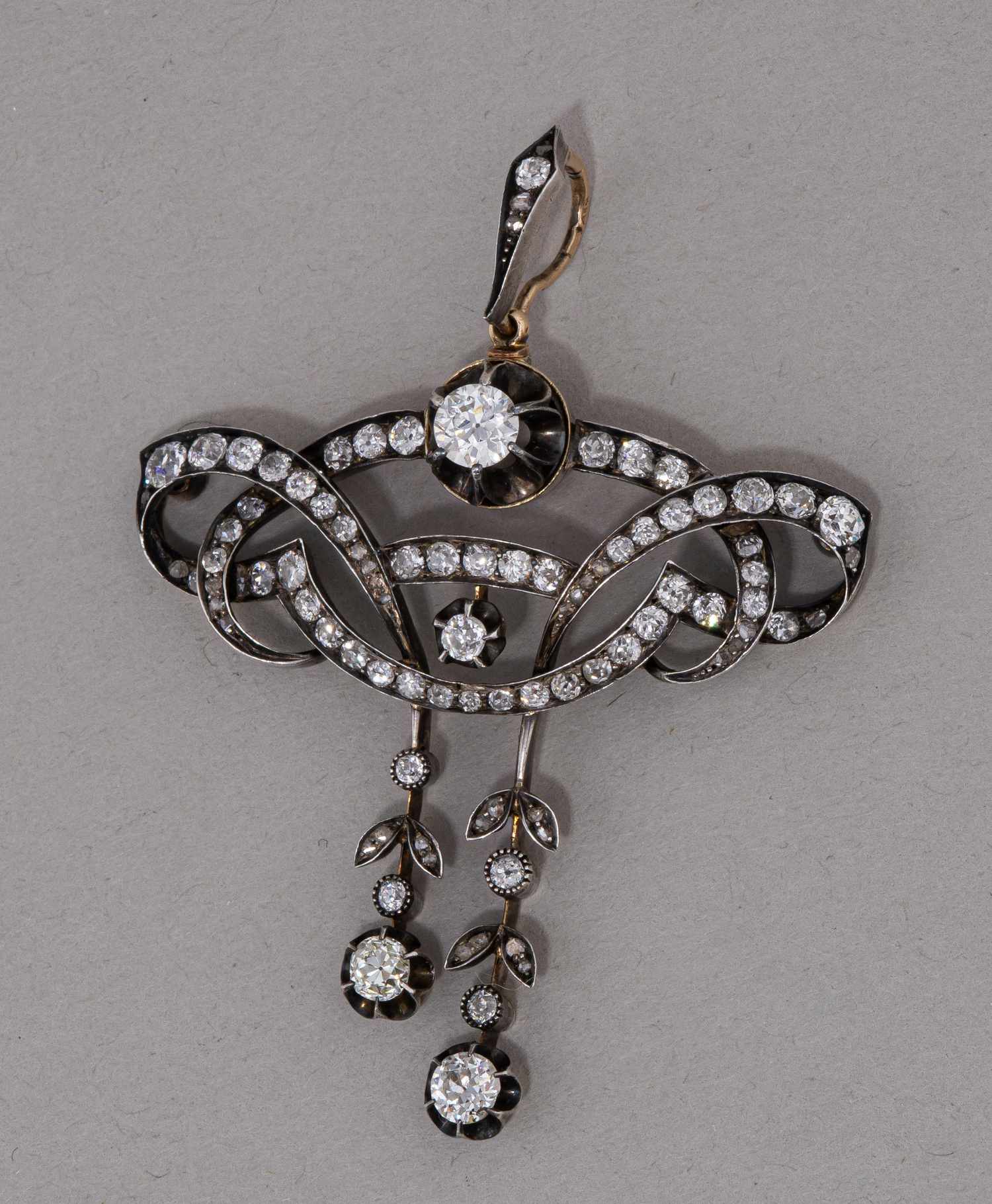 (С геммологической экспертизой) Подвеска с бриллиантами. 
Россия, Санкт-Петербург, мастер-монограммист «ЗГ», 1908–1917 годы.