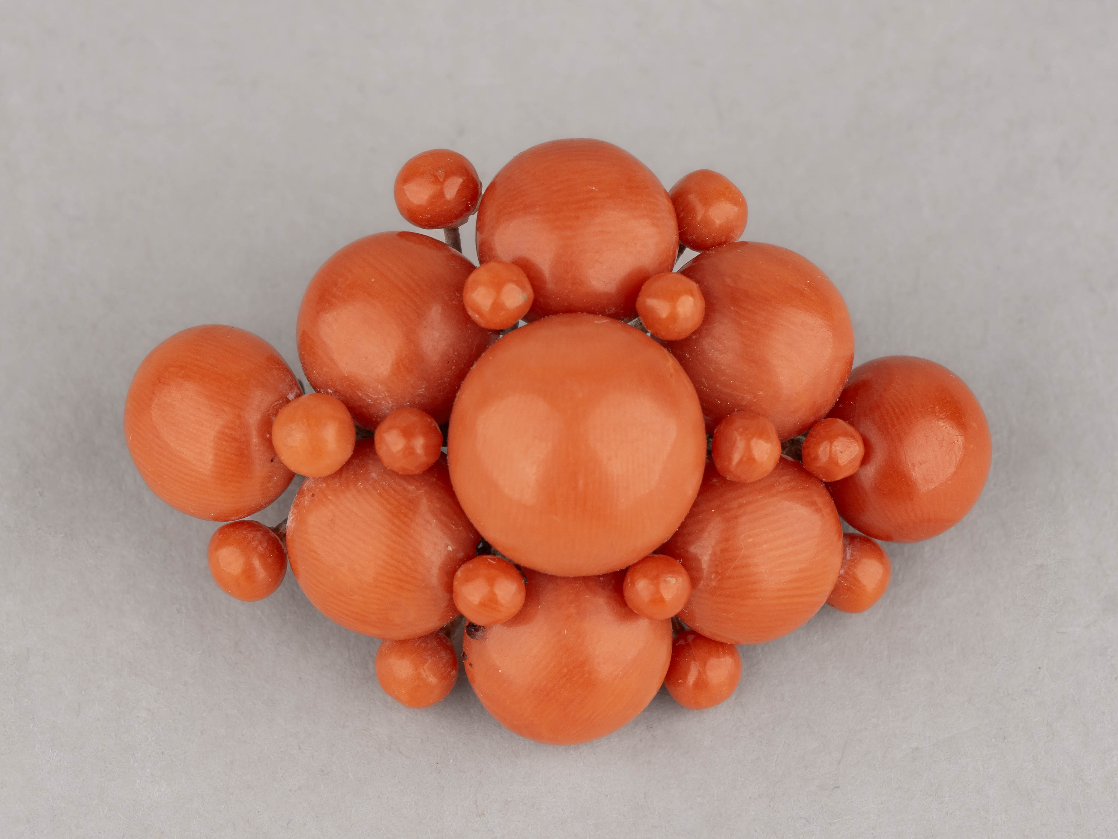 Коралловая брошь.
Западная Европа, начало XX века.