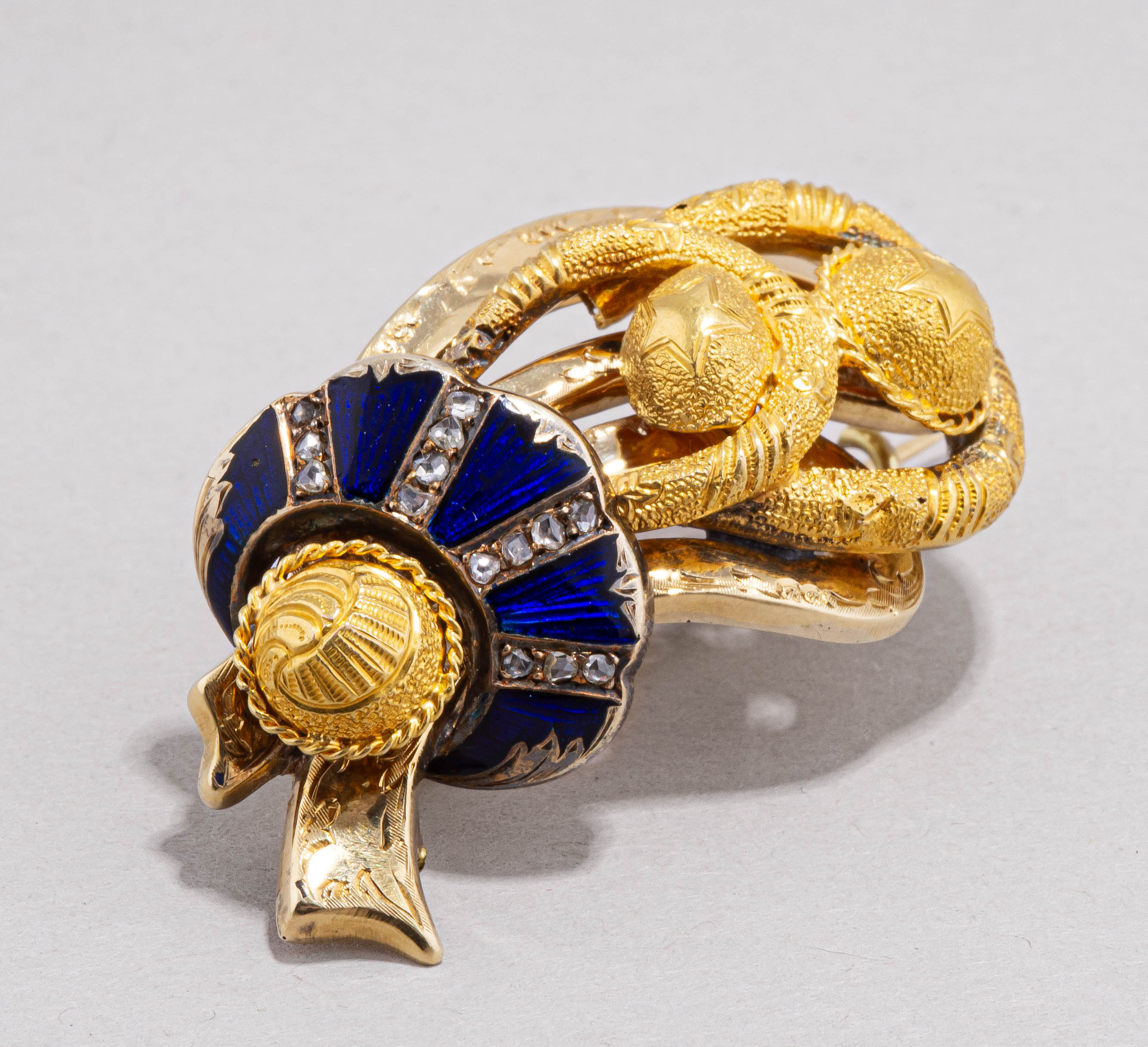 Брошь с эмалью гильоше и алмазами. 
Россия, Санкт-Петербург, мастер Викторов Василий, 1870-е годы.