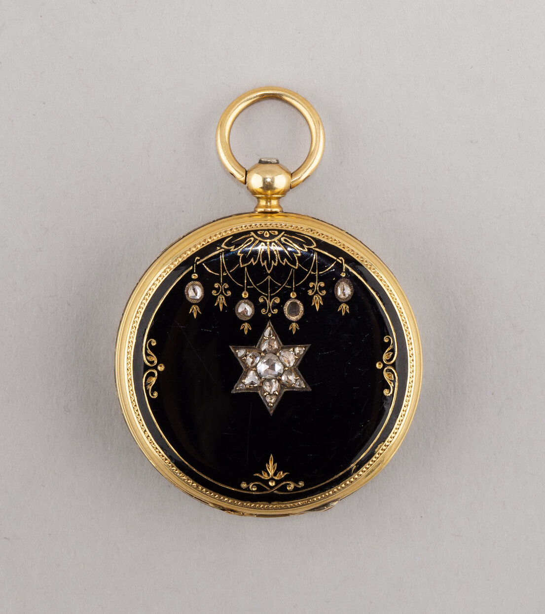 (Мозер) Часы золотые корсетные с эмалью и алмазами.
Швейцария, Генри Мозер и Ко (Hy Moser & Cie), Ж. Ф. Баут (J.F. Boutte), середина XIX века.