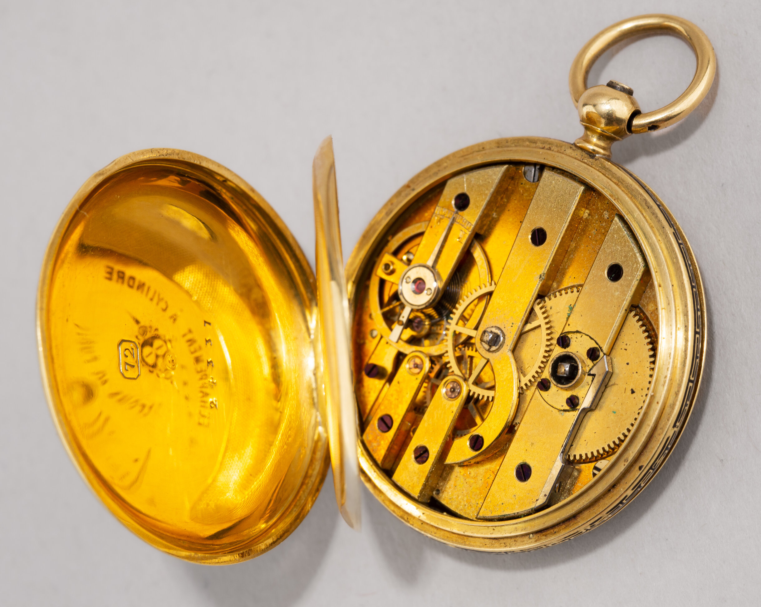 (Мозер) Часы золотые корсетные с эмалью и алмазами.
Швейцария, Генри Мозер и Ко (Hy Moser & Cie), Ж. Ф. Баут (J.F. Boutte), середина XIX века.