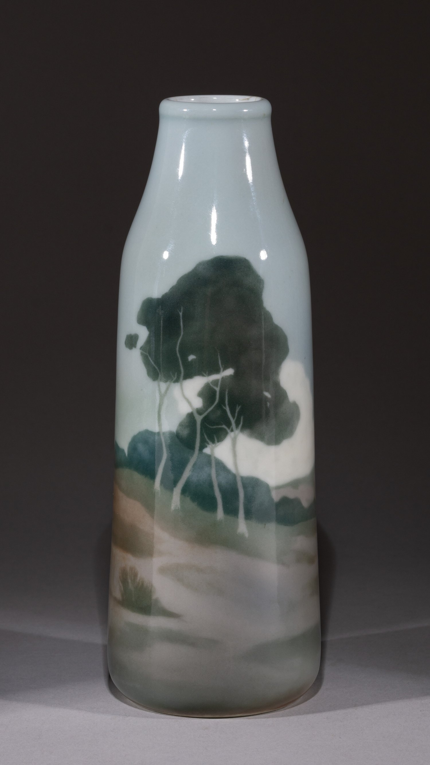 (С экспертизой. ИФЗ) Ваза с изображением пейзажа. Россия, Санкт-Петербург. Императорский фарфоровый завод, конец XIX - начало ХХ в.