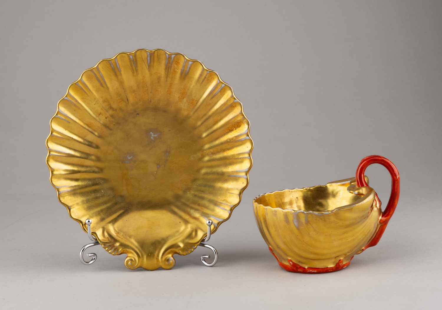(Попов) Чайная пара в виде раковин. Россия, завод А.Г. Попова, конец 1830-х-1850-е годы.