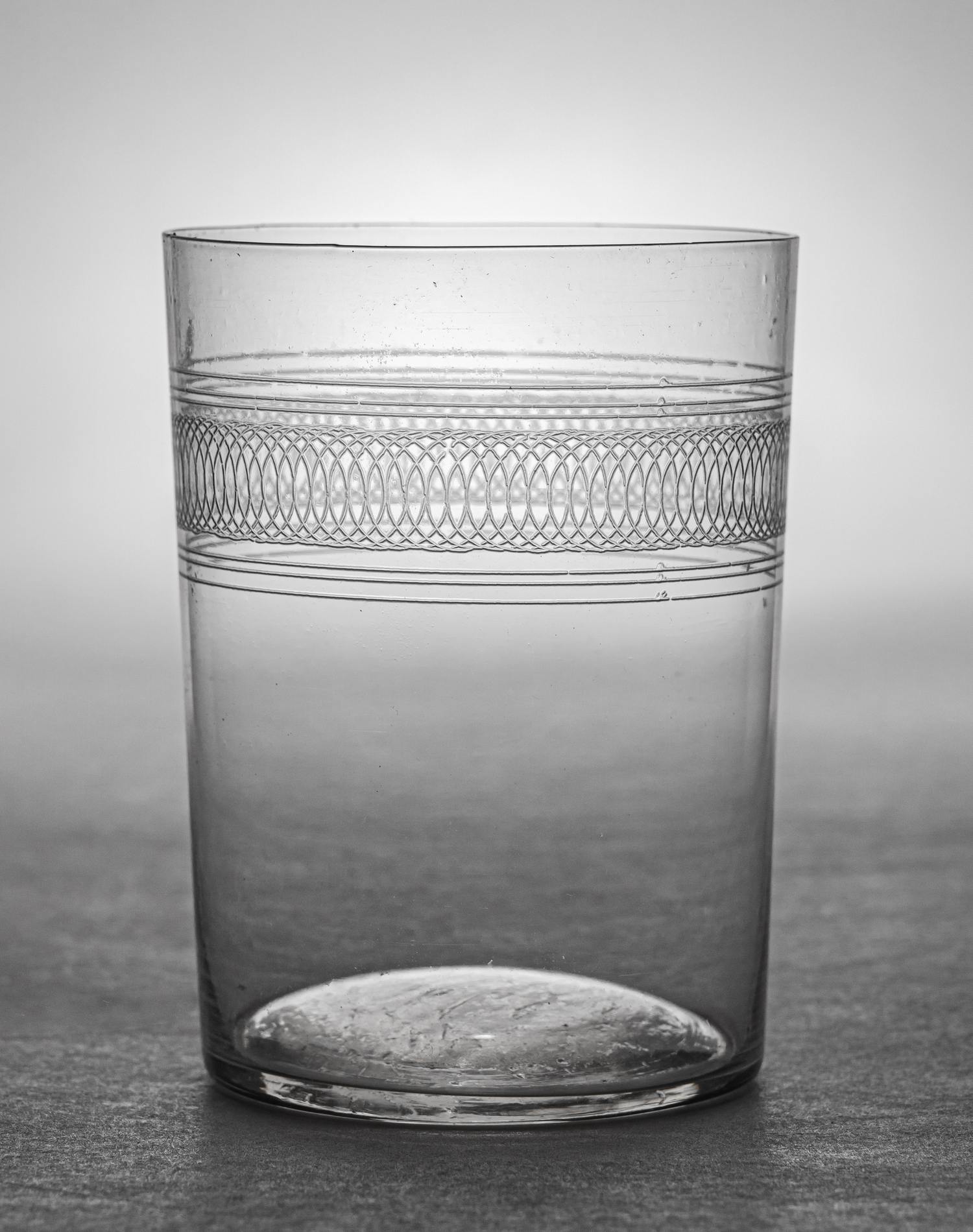 Стакан прозрачного стекла, декорированный узором в виде пружинок. Россия, Мальцовский стекольный завод, Гусь-Хрустальный, начало XX века.
