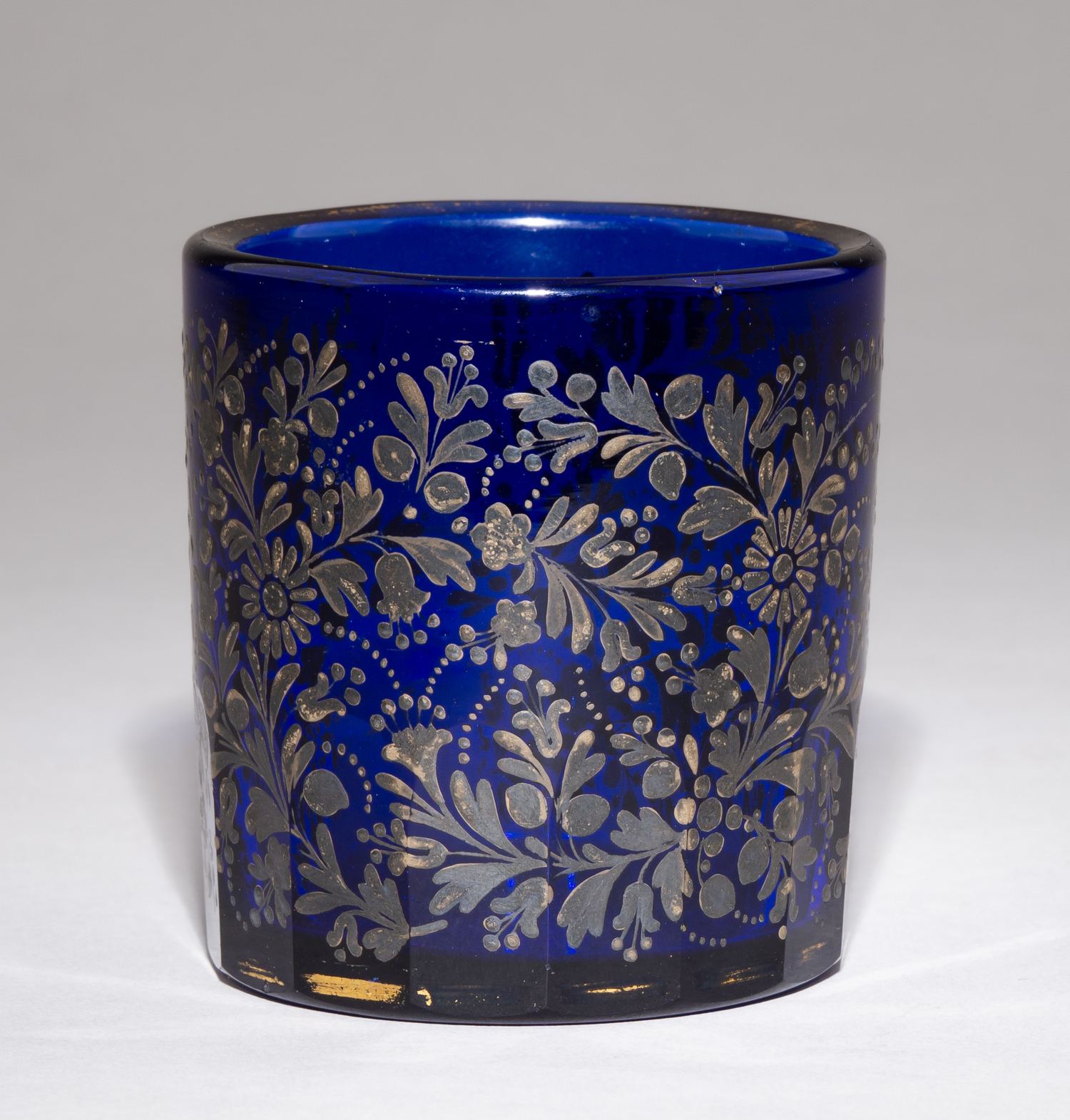 (Бахметьевы). Стакан кобальтовый с цветочными композициями в декоре.
Россия, Пензенская губерния, Никольско-Пестровский завод Бахметевых, 1840-е гг.