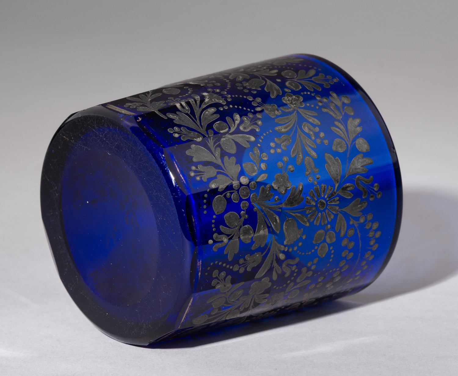 (Бахметьевы). Стакан кобальтовый с цветочными композициями в декоре.
Россия, Пензенская губерния, Никольско-Пестровский завод Бахметевых, 1840-е гг.