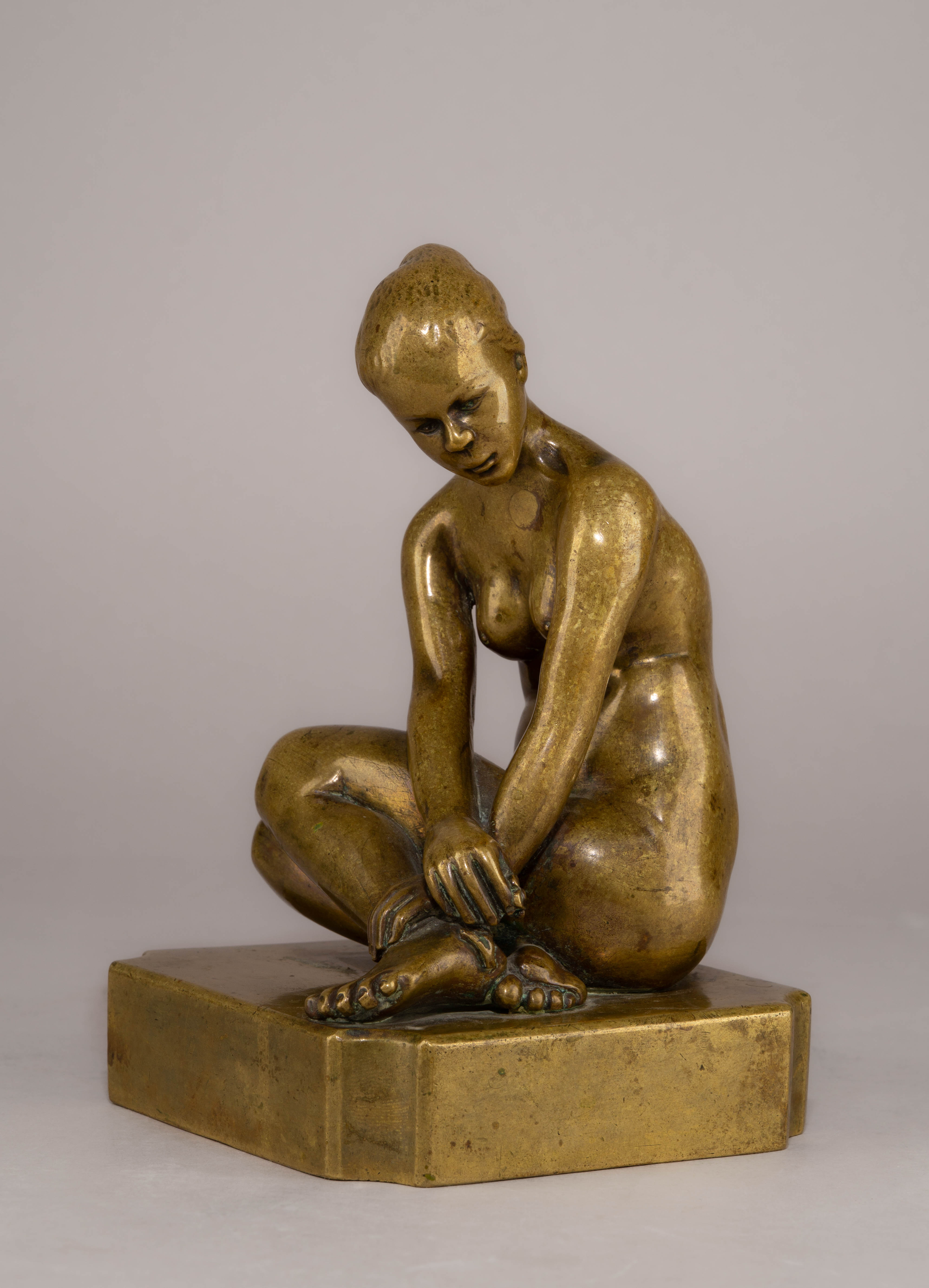 (В Орсе и Метрополитен музей) «Обнаженная». Скульптура.
Франция, скульптор Жорж Серр / Georges Serre (1889–1956), начало ХХ века.