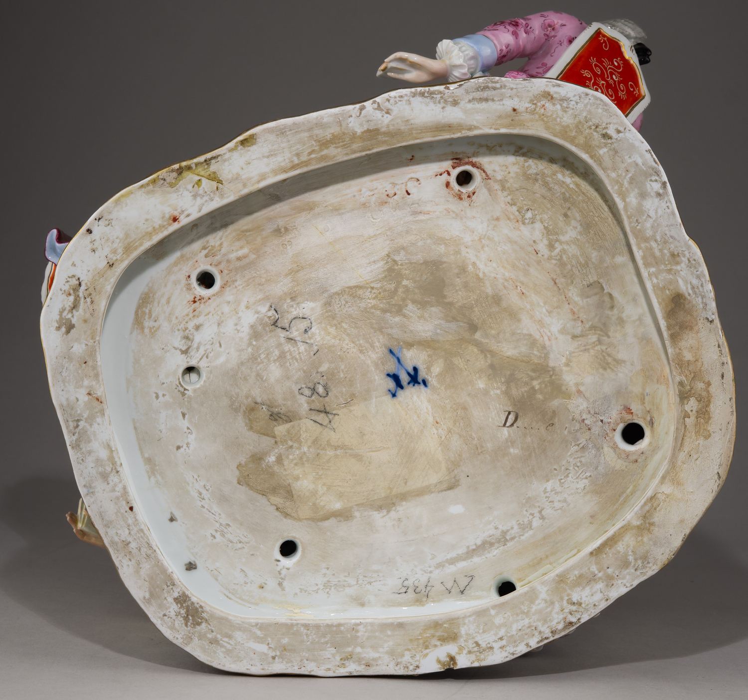 (Мейсен) Скульптурная группа «Сюрприз». Германия, Мейсенская фарфоровая мануфактура, автор модели Иоганн Иоахим Кендлер (модель 1748), ХVIII-ХIХ век.