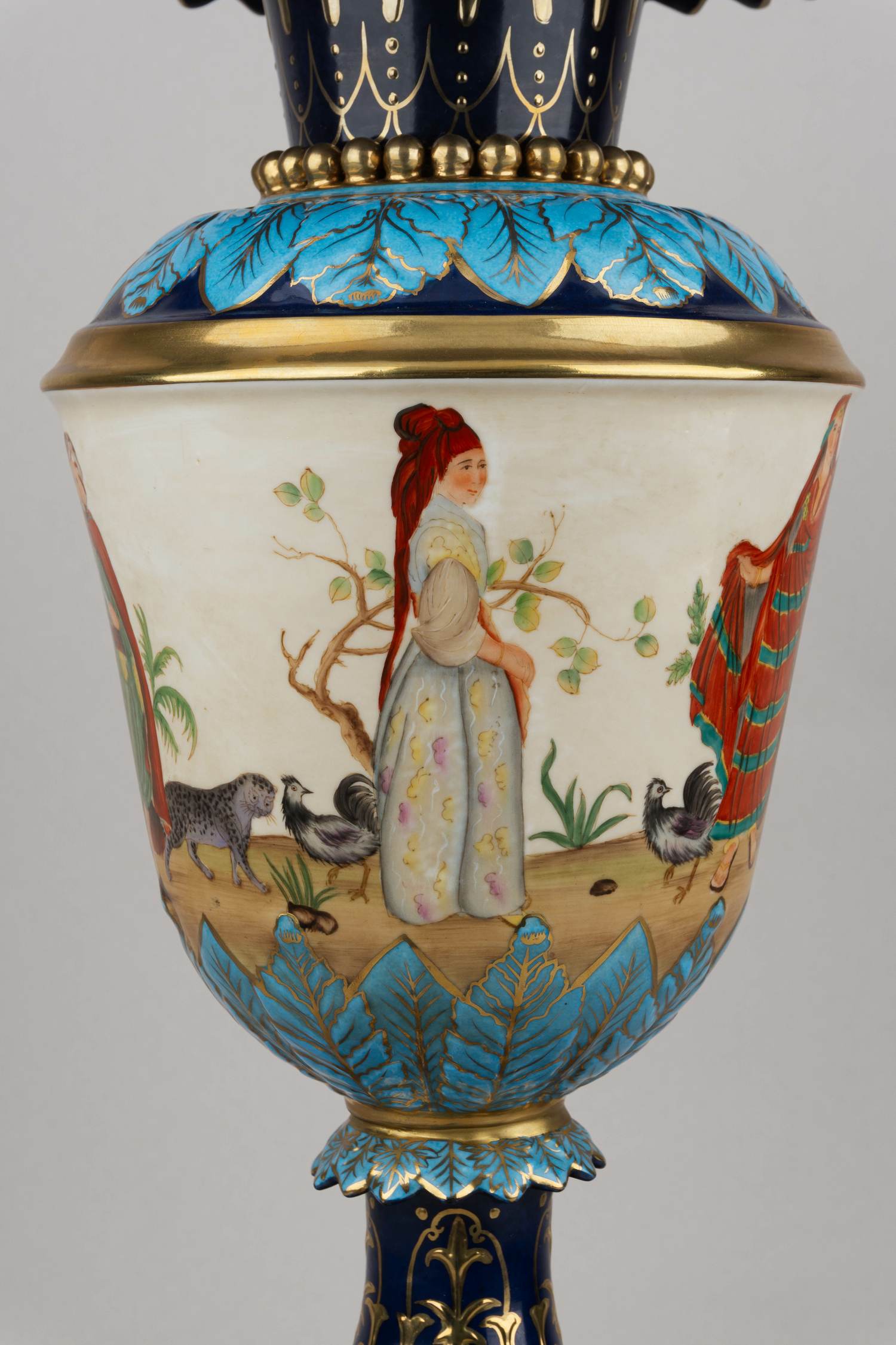 Ваза с росписью в восточном вкусе. Франция, XX век.