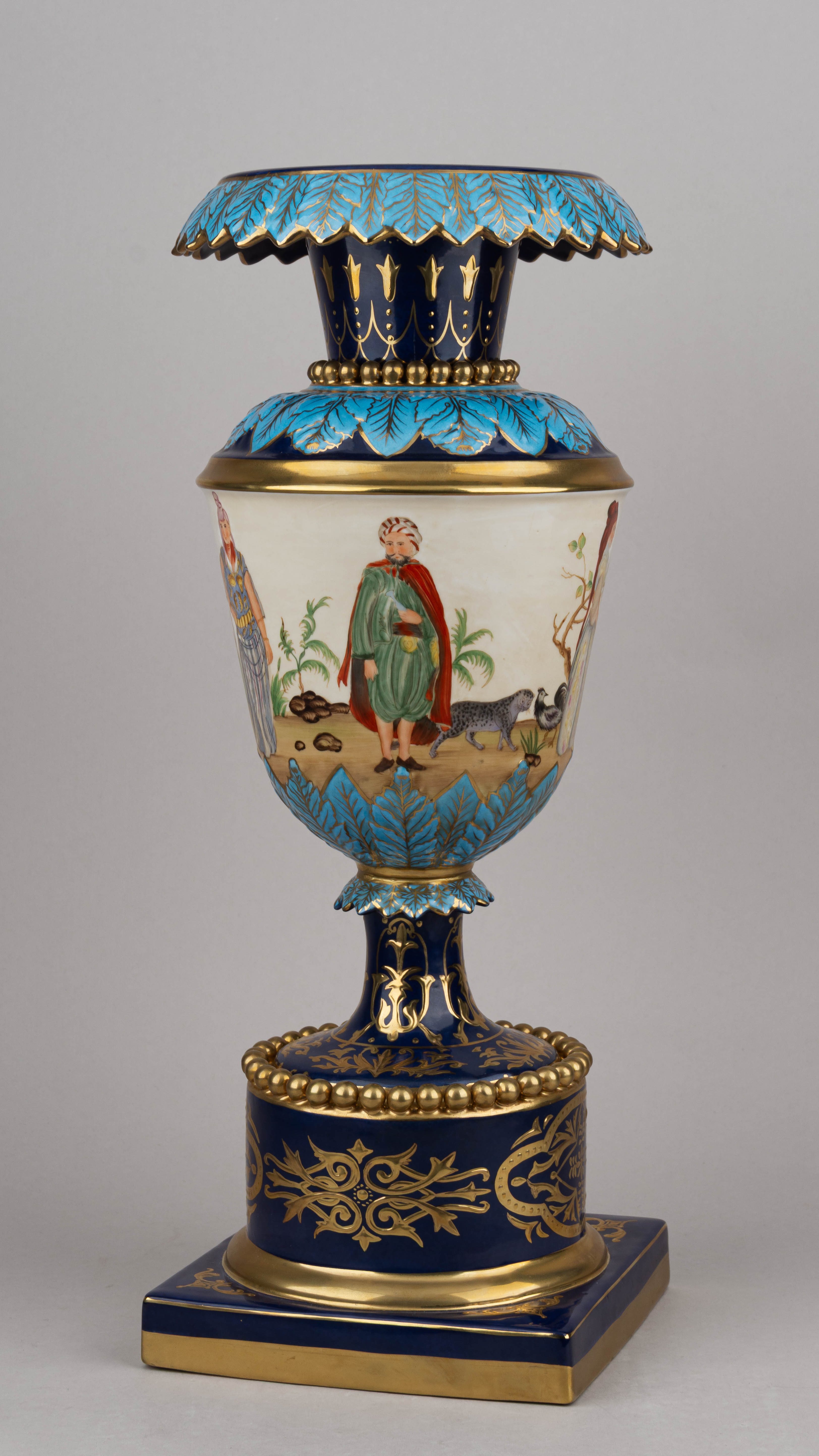 Ваза с росписью в восточном вкусе. Франция, XX век.