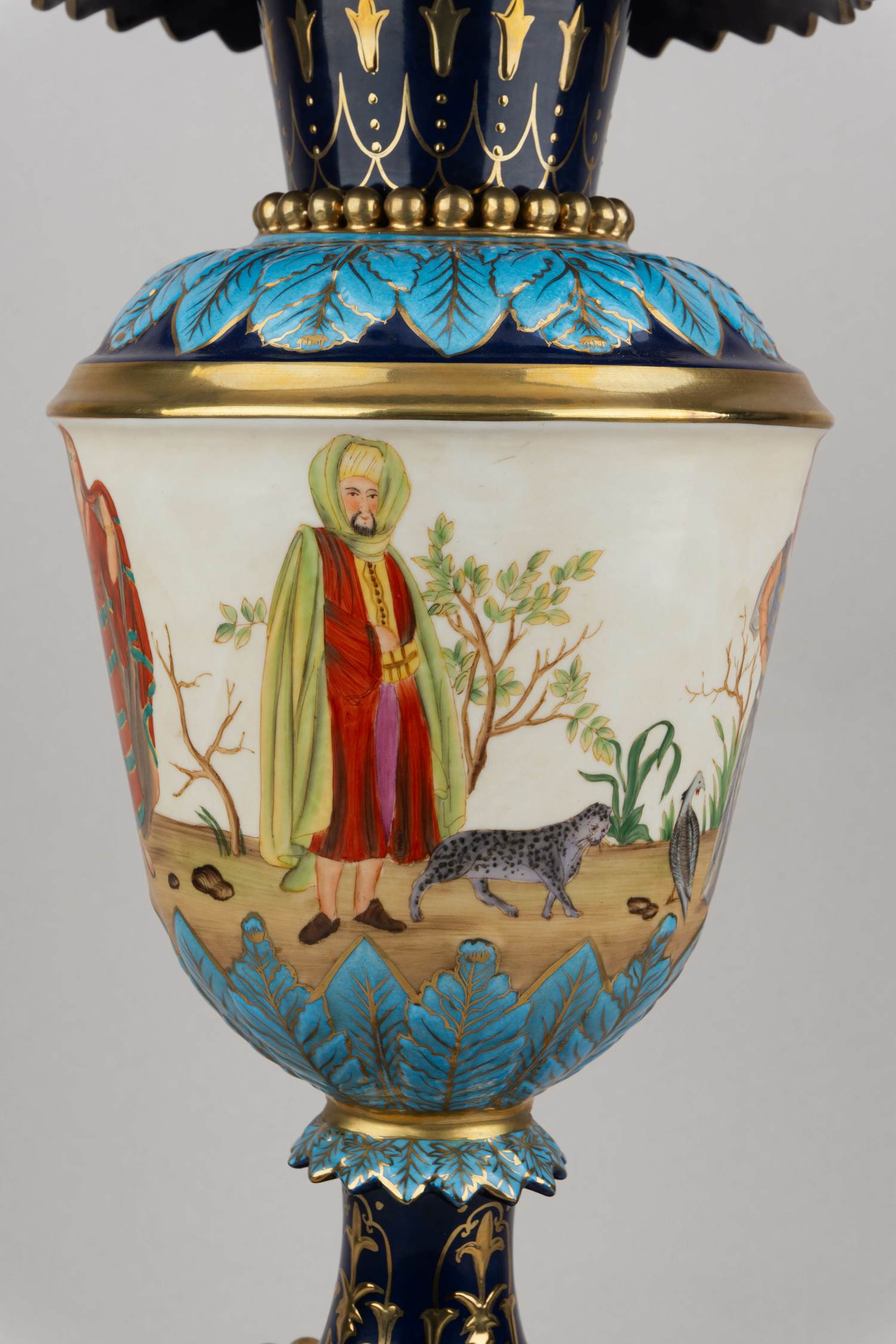 Ваза с росписью в восточном вкусе. Франция, XX век.