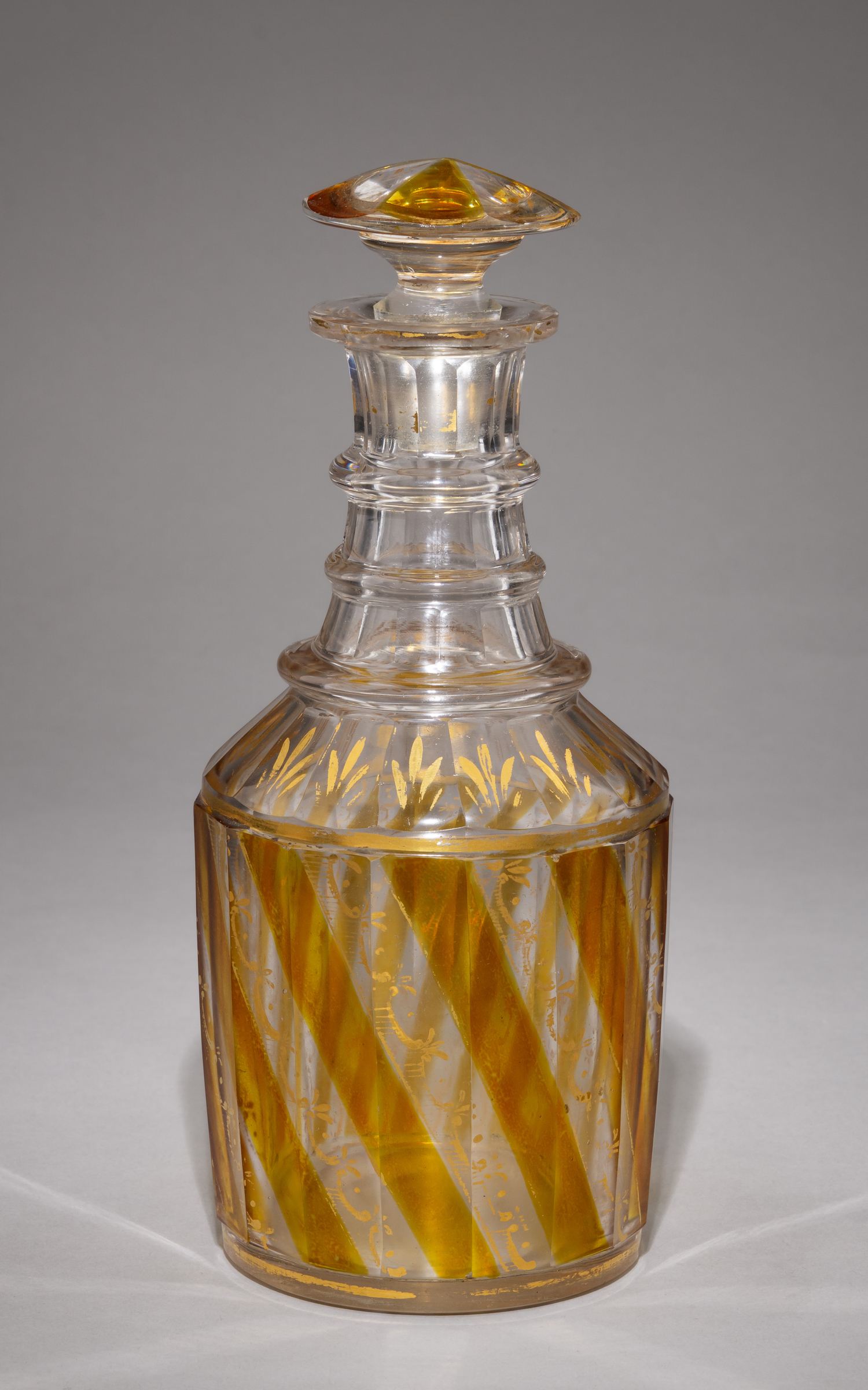 (ИСЗ) Графин с росписью золотом и серебряной протравой. Россия, Императорский стеклянный завод, середина XIX века.