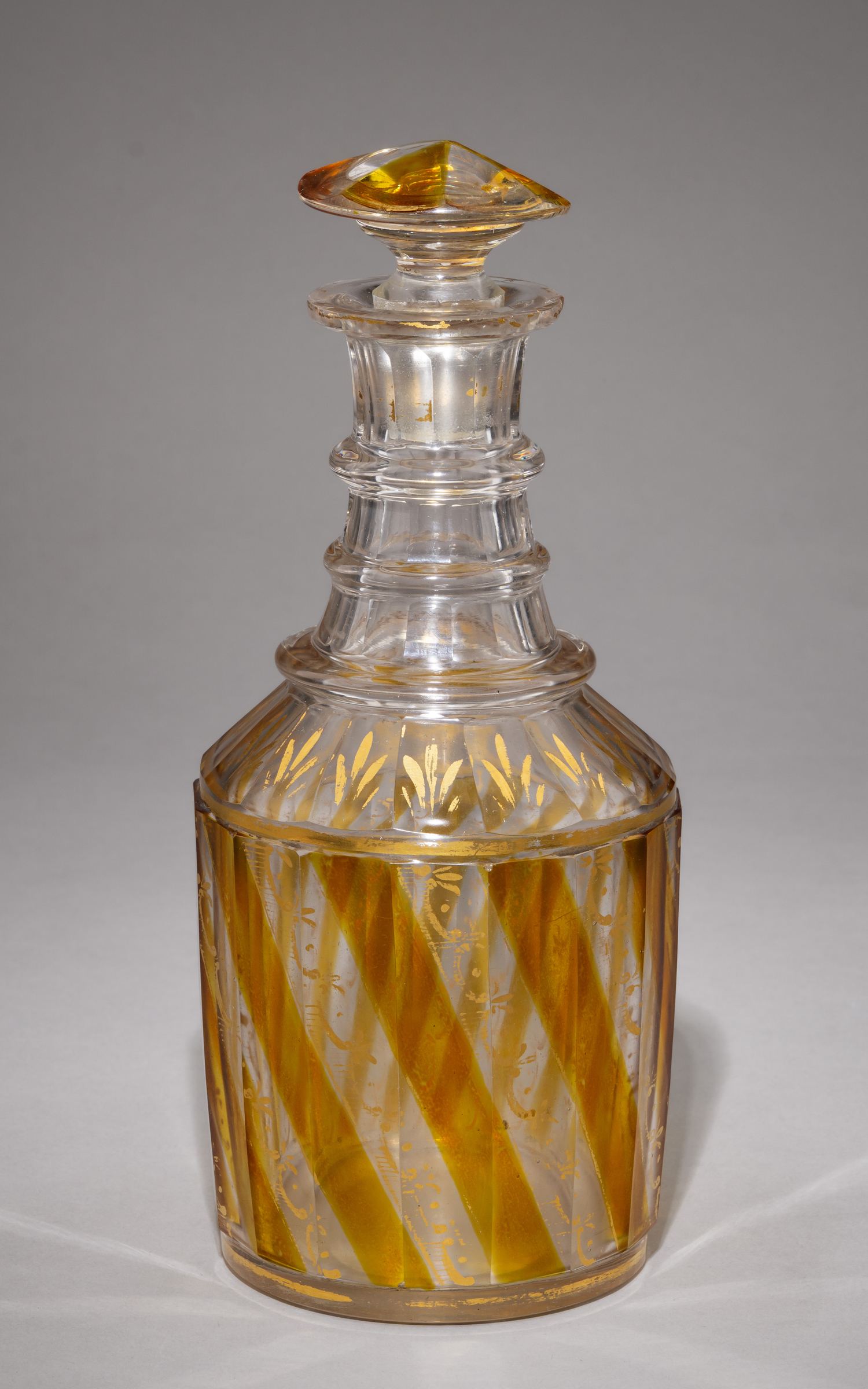 (ИСЗ) Графин с росписью золотом и серебряной протравой. Россия, Императорский стеклянный завод, середина XIX века.