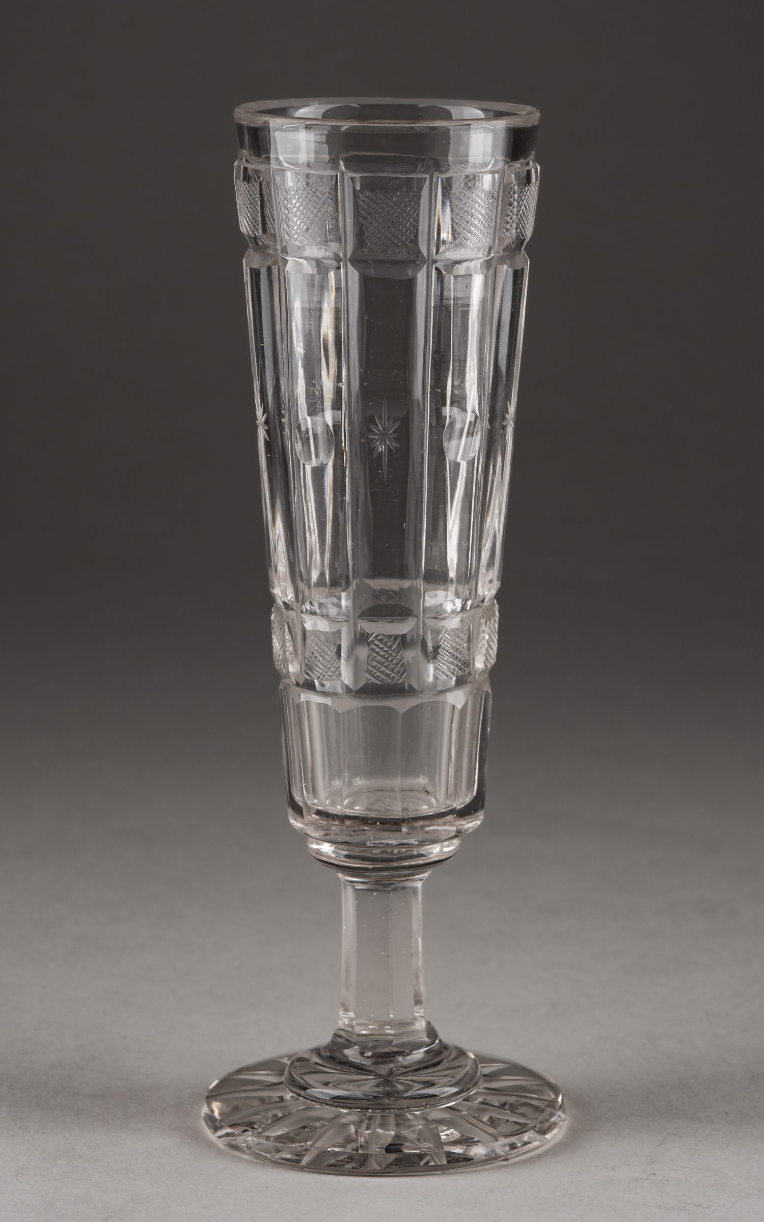 (ИСЗ) Бокал из Бахметевского сервиза 
Россия, Императорский стеклянный завод, по рисункам А. Бармина, 1820-1890-е годы.