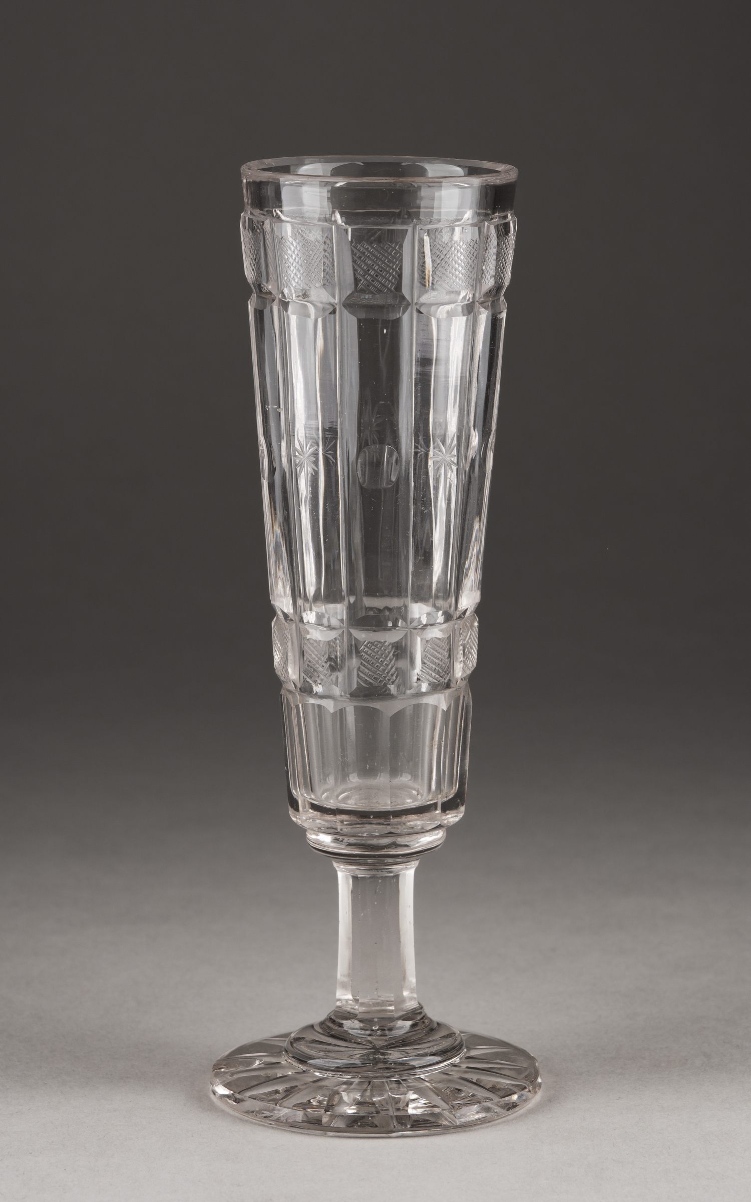 (ИСЗ) Бокал из Бахметевского сервиза 
Россия, Императорский стеклянный завод, по рисункам А. Бармина, 1820-1890-е годы.